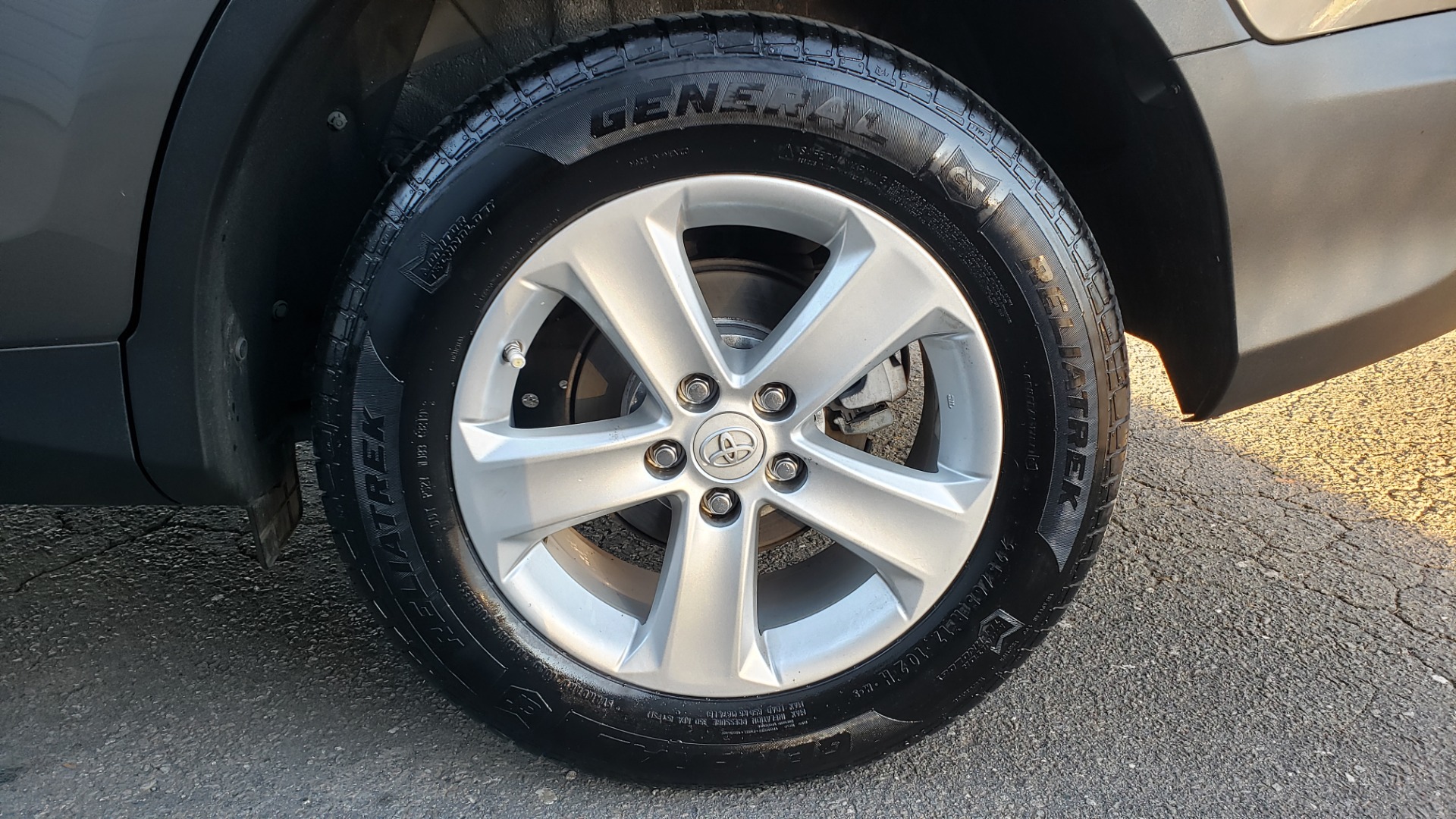 Used 2014 Toyota RAV4 XLE / FWD / 2.5L 4-CYL / 6-SPD AUTO / 17IN ALLOY / REARVIEW for sale Sold at Formula Imports in Charlotte NC 28227 76