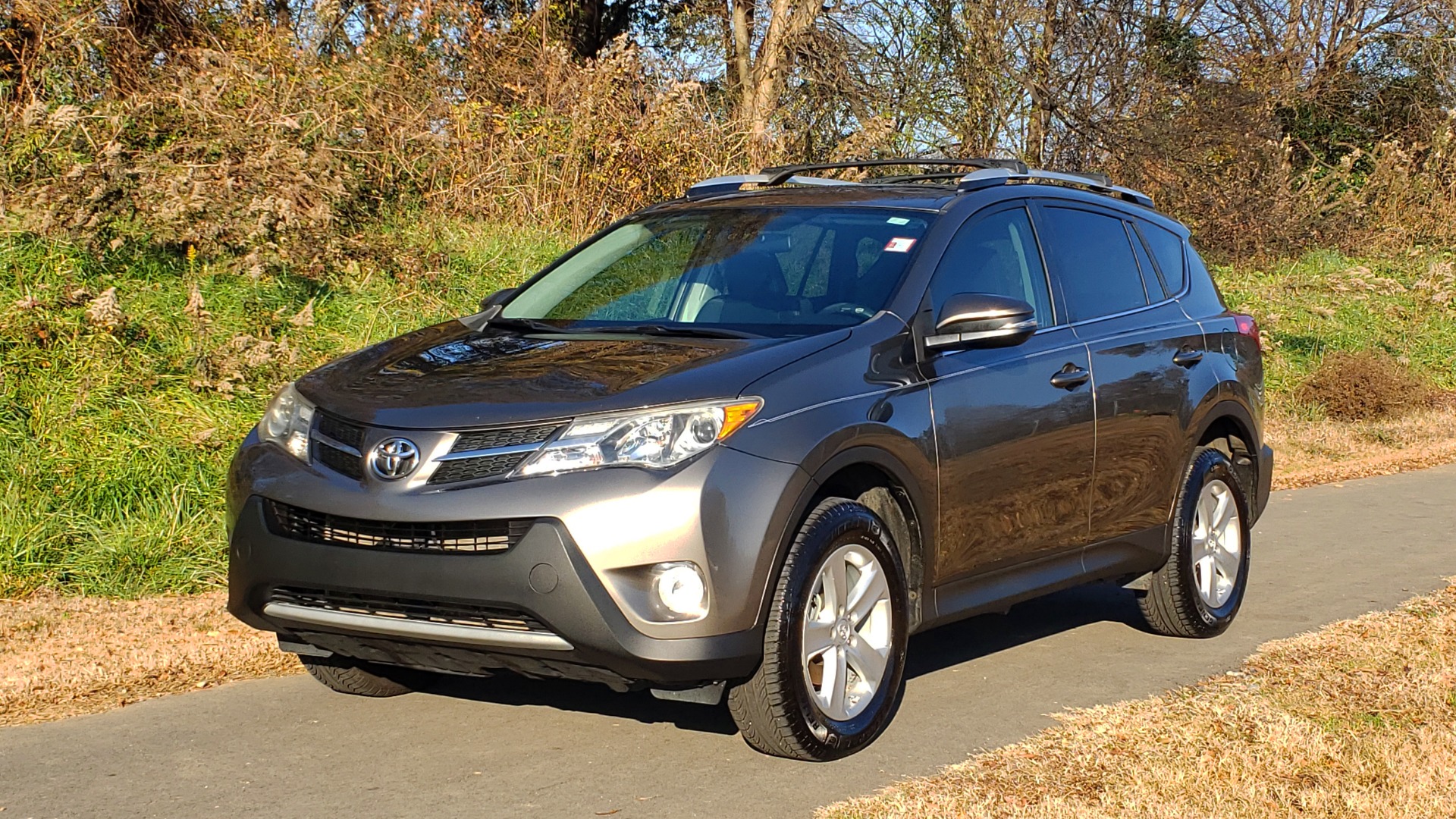 Used 2014 Toyota RAV4 XLE / FWD / 2.5L 4-CYL / 6-SPD AUTO / 17IN ALLOY / REARVIEW for sale Sold at Formula Imports in Charlotte NC 28227 1