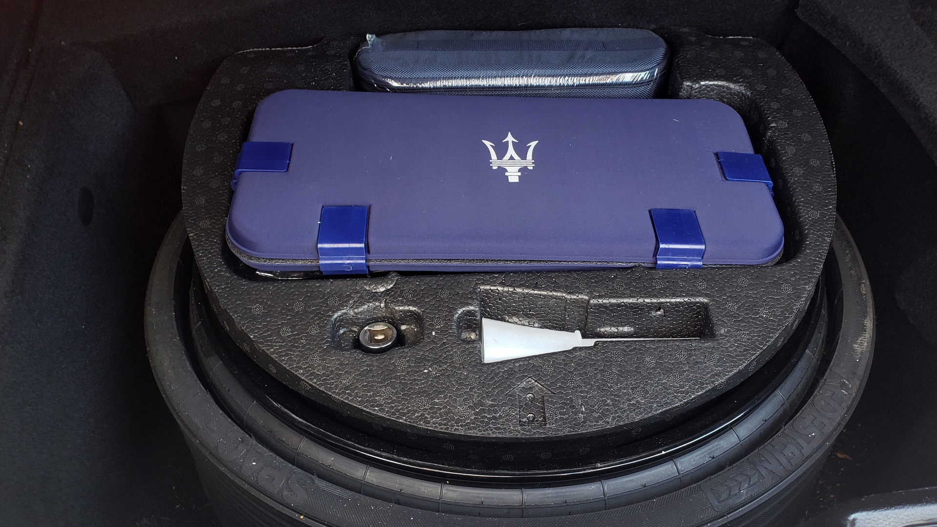 Used 2015 Maserati GHIBLI 3.0L SEDAN / TWIN-TURBO V6 / NAV / SUNROOF / REARVIEW for sale Sold at Formula Imports in Charlotte NC 28227 23