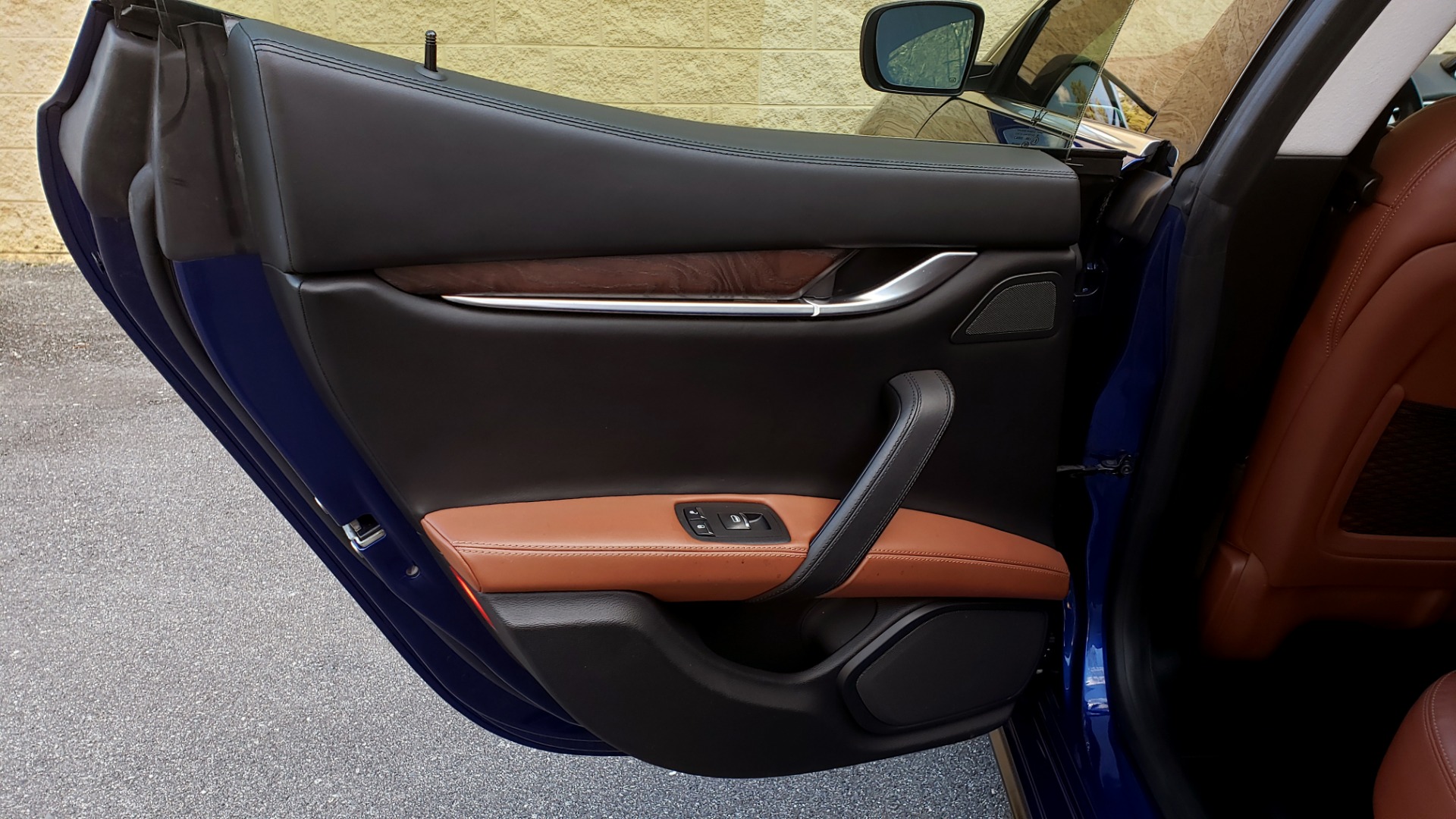 Used 2015 Maserati GHIBLI 3.0L SEDAN / TWIN-TURBO V6 / NAV / SUNROOF / REARVIEW for sale Sold at Formula Imports in Charlotte NC 28227 60