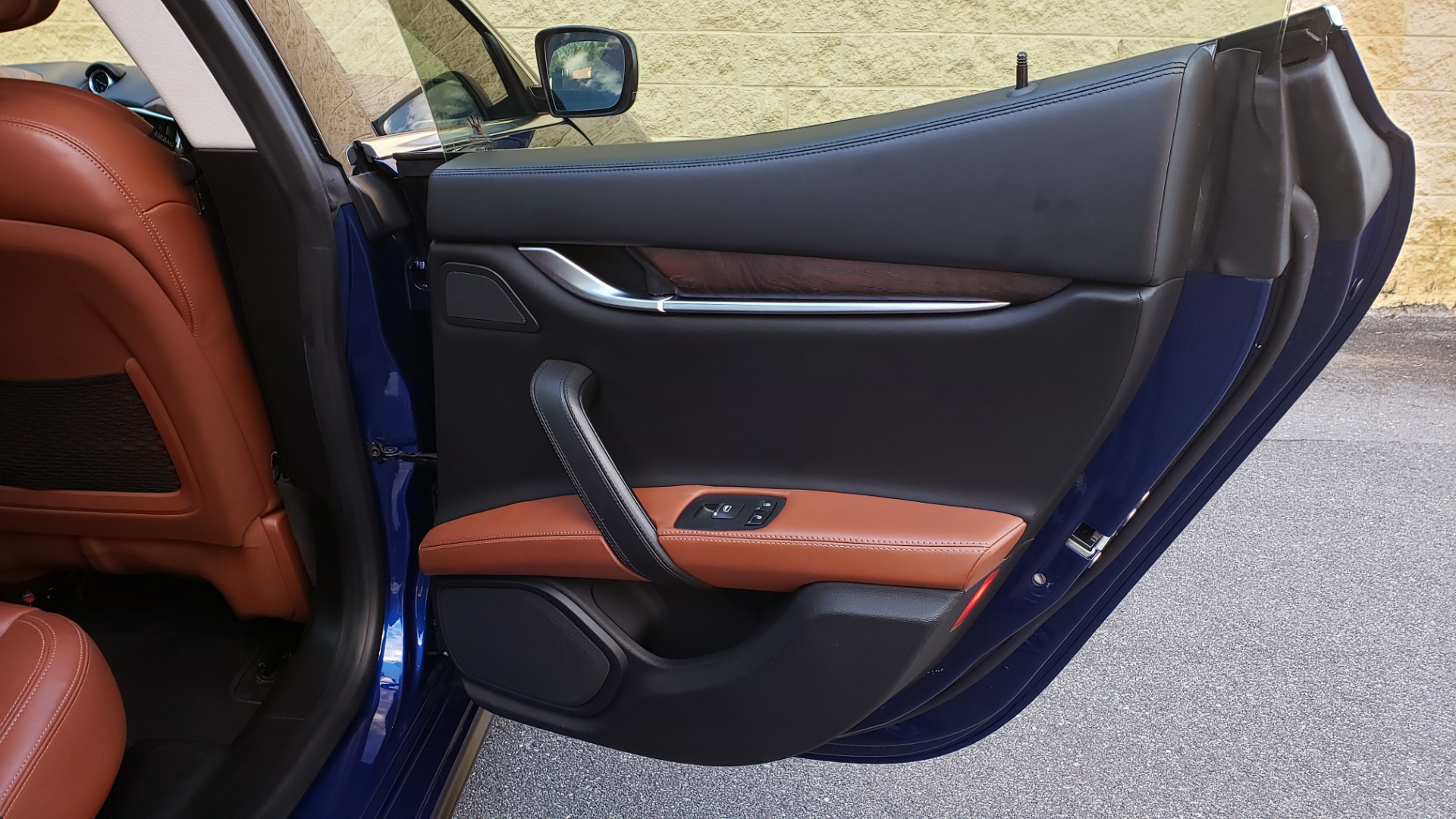 Used 2015 Maserati GHIBLI 3.0L SEDAN / TWIN-TURBO V6 / NAV / SUNROOF / REARVIEW for sale Sold at Formula Imports in Charlotte NC 28227 73