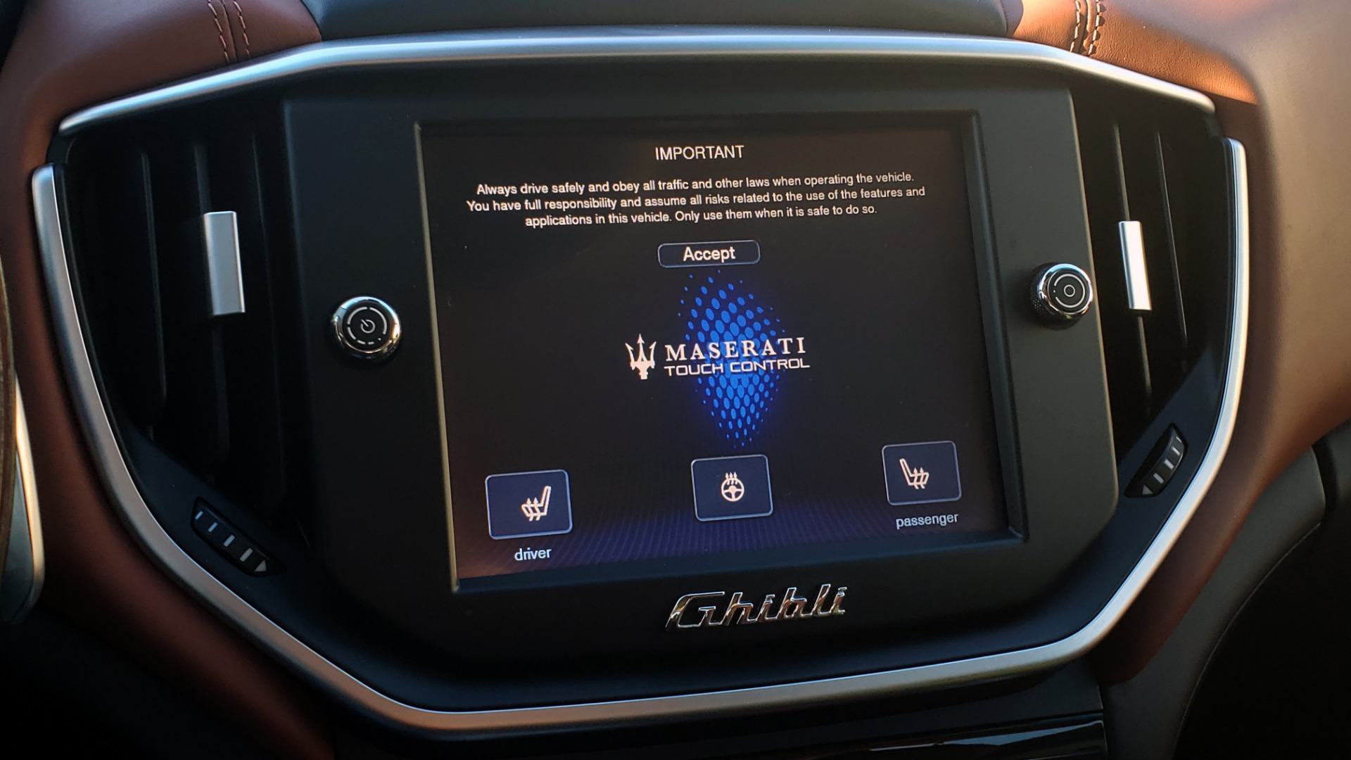 Used 2015 Maserati GHIBLI 3.0L SEDAN / TWIN-TURBO V6 / NAV / SUNROOF / REARVIEW for sale Sold at Formula Imports in Charlotte NC 28227 91