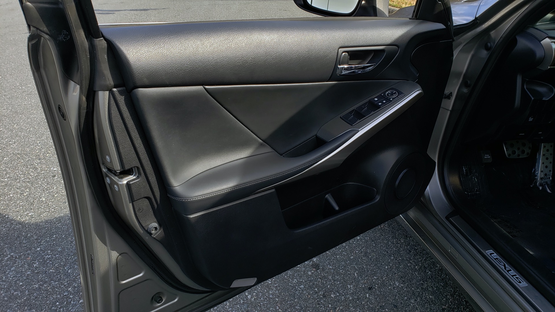 Used 2016 Lexus IS 200t F-SPORT / SUNROOF / NAV / BSM / DYNAMIC RADAR CRUISE for sale Sold at Formula Imports in Charlotte NC 28227 29