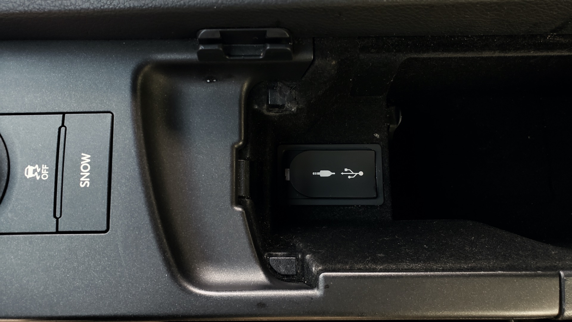 Used 2016 Lexus IS 200t F-SPORT / SUNROOF / NAV / BSM / DYNAMIC RADAR CRUISE for sale Sold at Formula Imports in Charlotte NC 28227 57