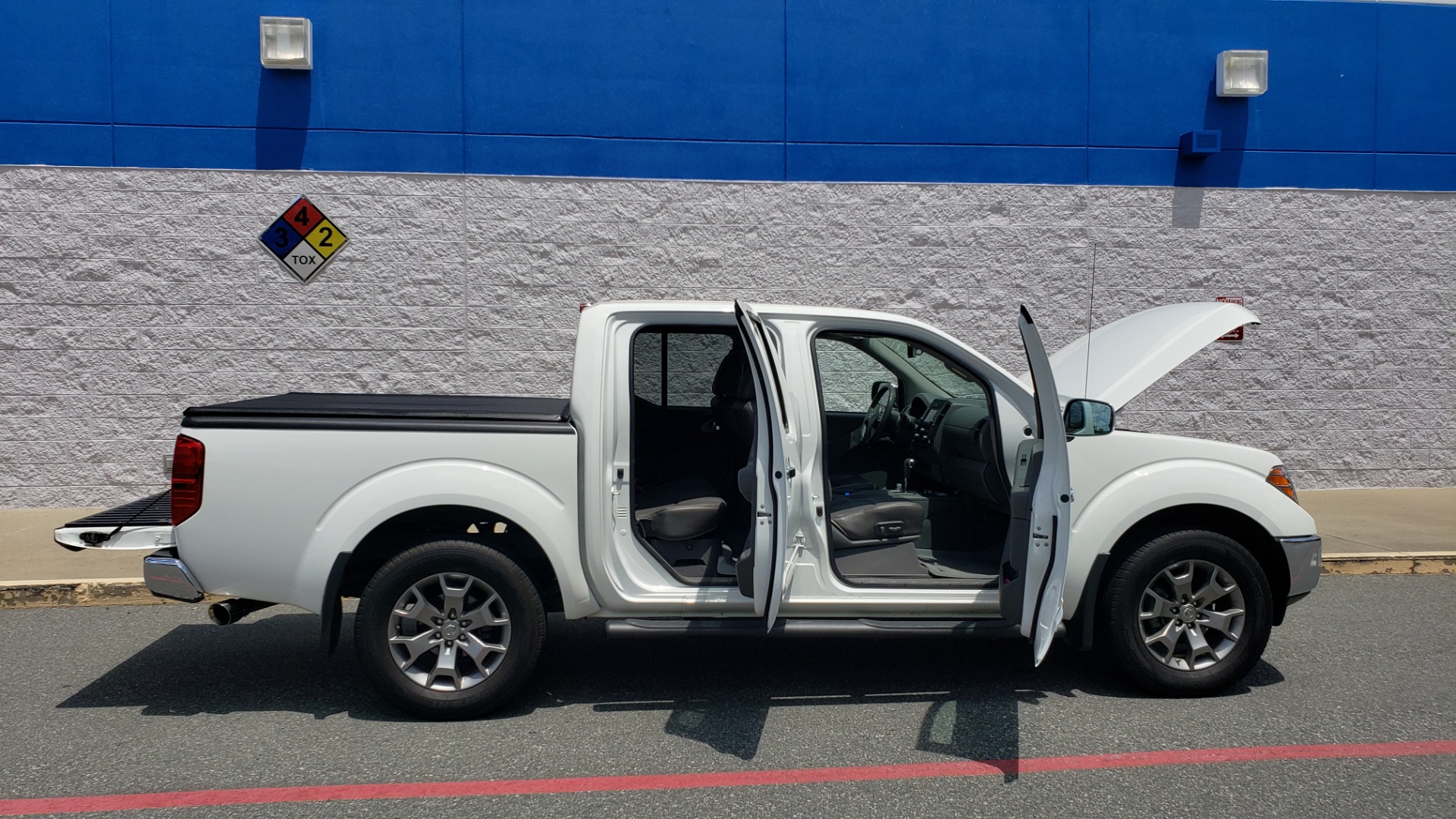 Used 2019 Nissan FRONTIER SL CREW CAB / 4X4 / NAV / SUNROOF / ROCKFORD FOSGATE / LOADED for sale Sold at Formula Imports in Charlotte NC 28227 11