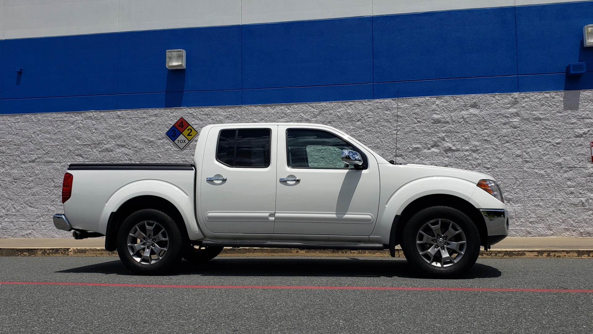 Used 2019 Nissan FRONTIER SL CREW CAB / 4X4 / NAV / SUNROOF / ROCKFORD FOSGATE / LOADED for sale Sold at Formula Imports in Charlotte NC 28227 3