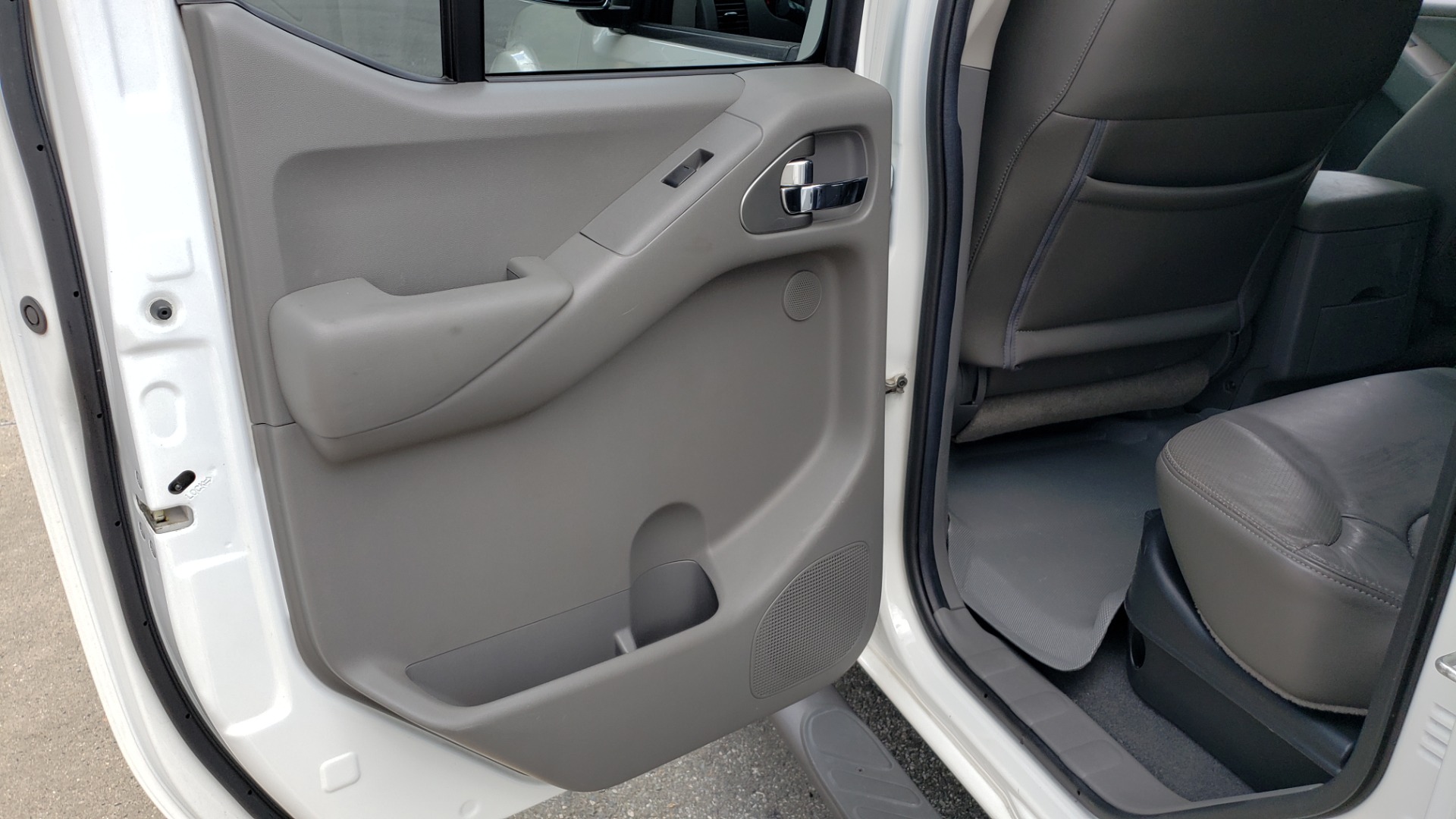 Used 2019 Nissan FRONTIER SL CREW CAB / 4X4 / NAV / SUNROOF / ROCKFORD FOSGATE / LOADED for sale Sold at Formula Imports in Charlotte NC 28227 54