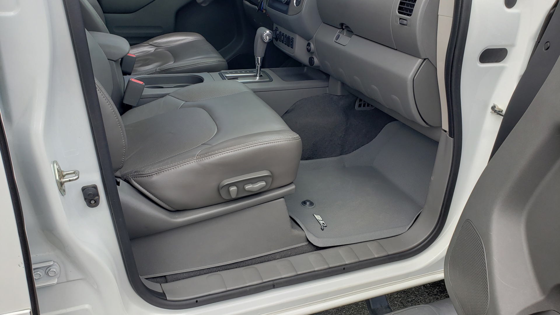 Used 2019 Nissan FRONTIER SL CREW CAB / 4X4 / NAV / SUNROOF / ROCKFORD FOSGATE / LOADED for sale Sold at Formula Imports in Charlotte NC 28227 60