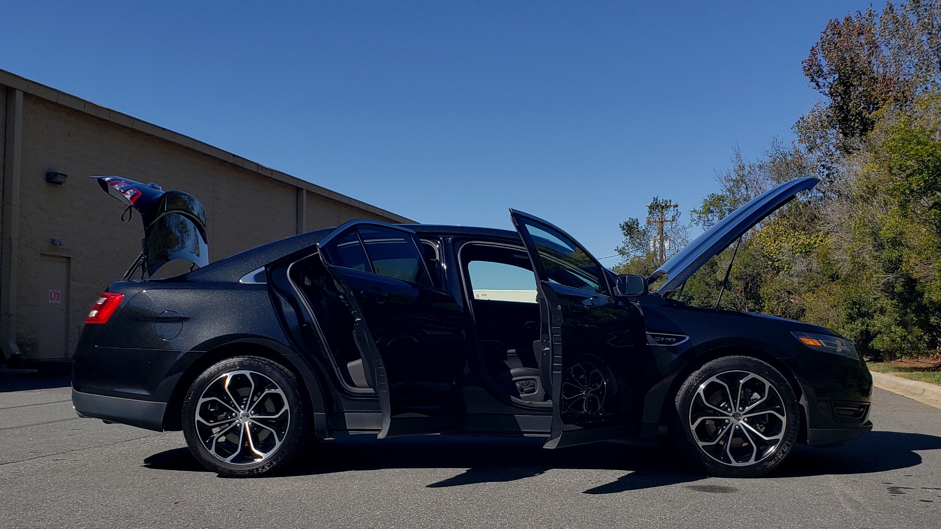 Used 2015 Ford TAURUS SHO 3.5L ECOBOOST V6 / NAV / SUNROOF / HTD STS / BSM / REARVIEW for sale Sold at Formula Imports in Charlotte NC 28227 12