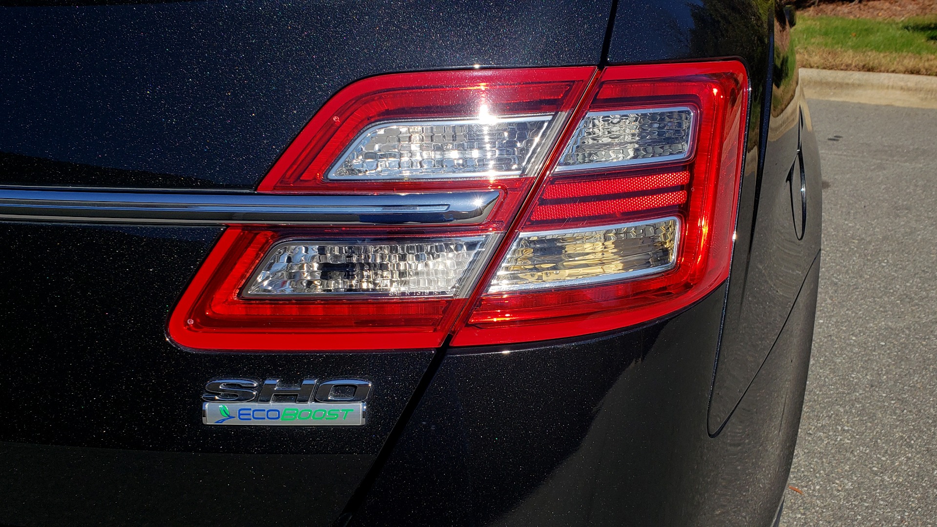 Used 2015 Ford TAURUS SHO 3.5L ECOBOOST V6 / NAV / SUNROOF / HTD STS / BSM / REARVIEW for sale Sold at Formula Imports in Charlotte NC 28227 21