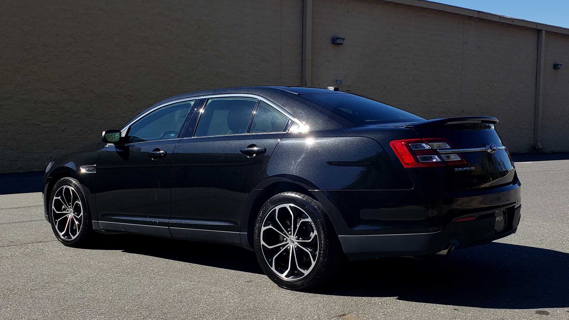 Used 2015 Ford TAURUS SHO 3.5L ECOBOOST V6 / NAV / SUNROOF / HTD STS / BSM / REARVIEW for sale Sold at Formula Imports in Charlotte NC 28227 4