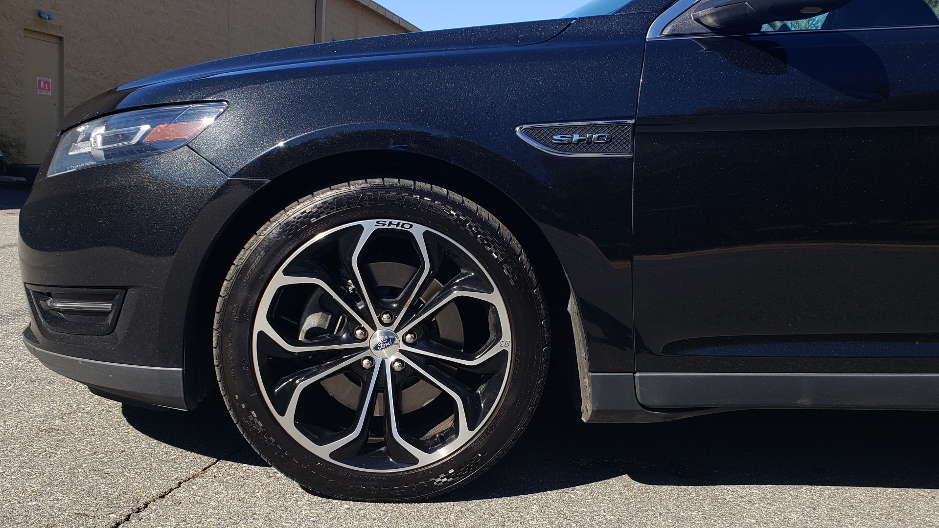Used 2015 Ford TAURUS SHO 3.5L ECOBOOST V6 / NAV / SUNROOF / HTD STS / BSM / REARVIEW for sale Sold at Formula Imports in Charlotte NC 28227 73