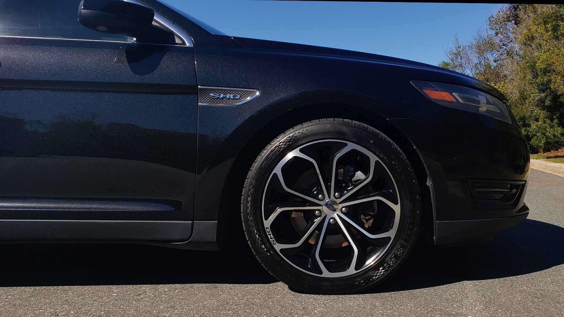 Used 2015 Ford TAURUS SHO 3.5L ECOBOOST V6 / NAV / SUNROOF / HTD STS / BSM / REARVIEW for sale Sold at Formula Imports in Charlotte NC 28227 76