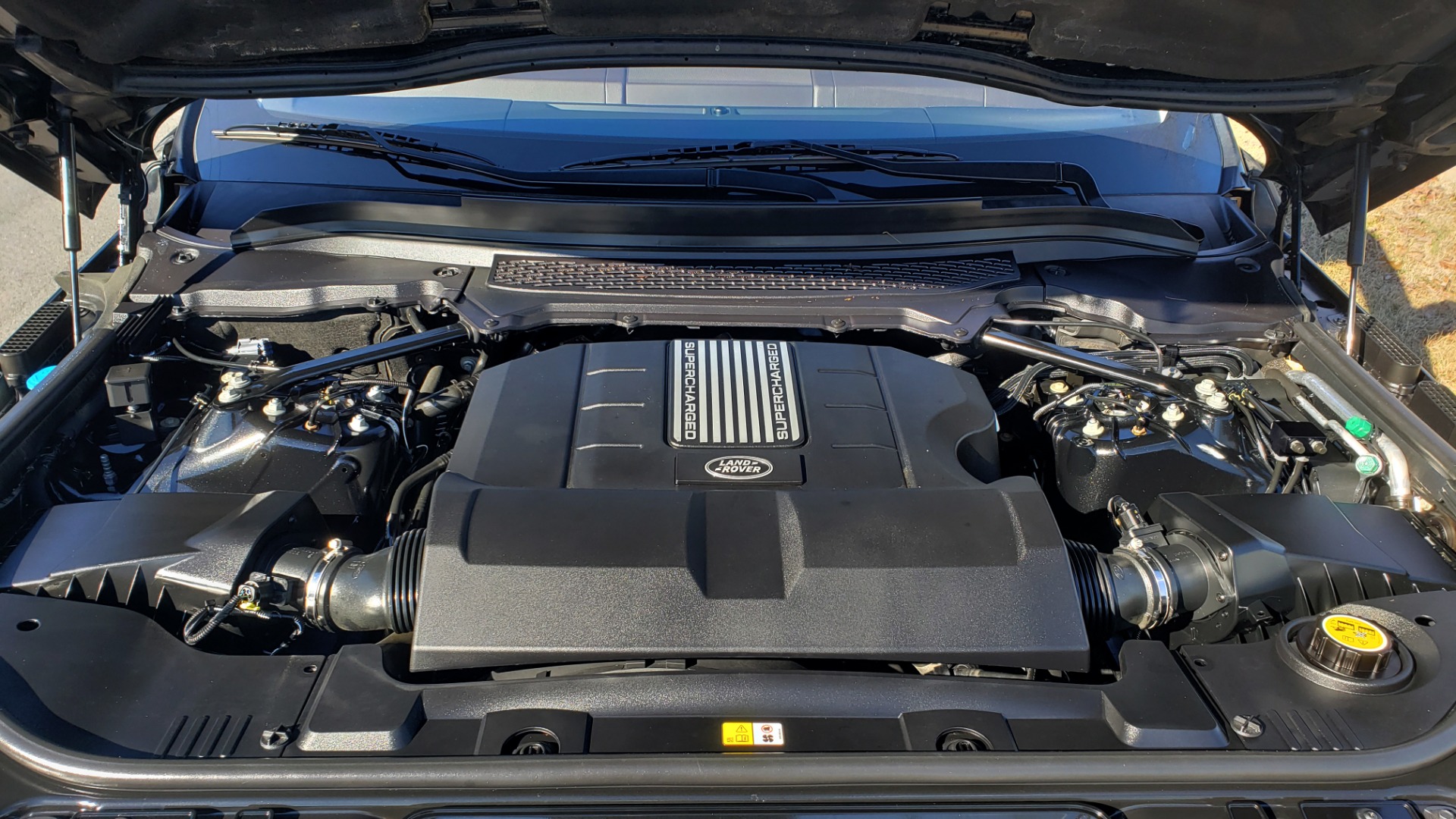 Used 2015 Land Rover RANGE ROVER SPORT HSE / 3.0L SC V6 / 8-SPD AUTO / NAV / PANO-ROOF / REARVIEW for sale Sold at Formula Imports in Charlotte NC 28227 13