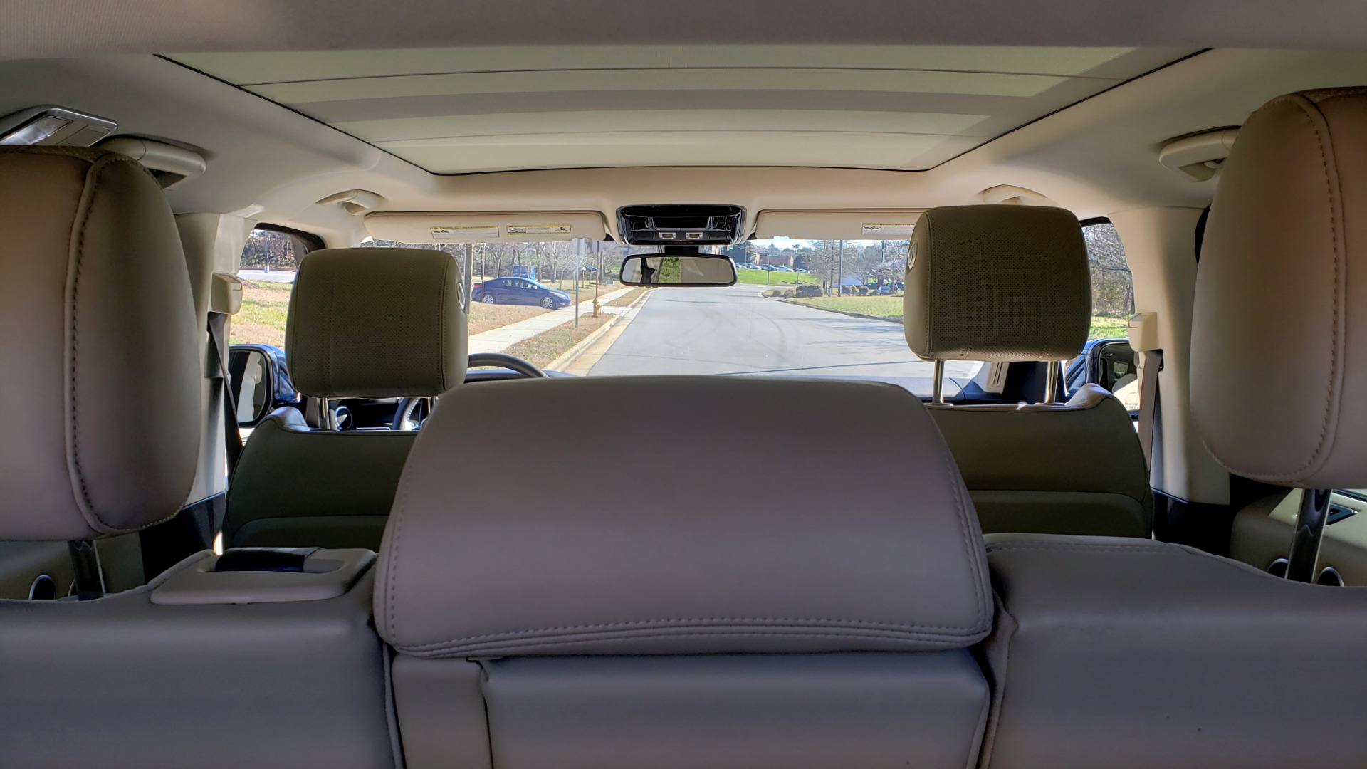 Used 2015 Land Rover RANGE ROVER HSE / 3.0L SC V6 / 8-SPD AUTO / NAV / PANO ROOF / REARVIEW for sale $38,999 at Formula Imports in Charlotte NC 28227 17