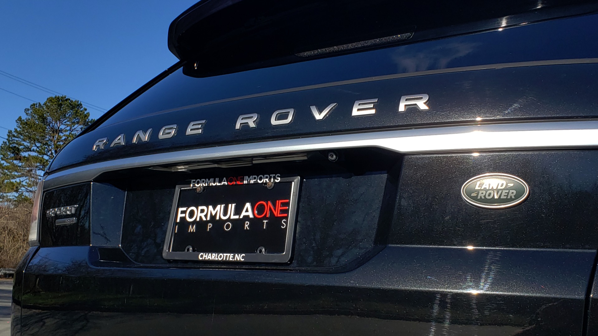 Used 2015 Land Rover RANGE ROVER SPORT HSE / 3.0L SC V6 / 8-SPD AUTO / NAV / PANO-ROOF / REARVIEW for sale Sold at Formula Imports in Charlotte NC 28227 36