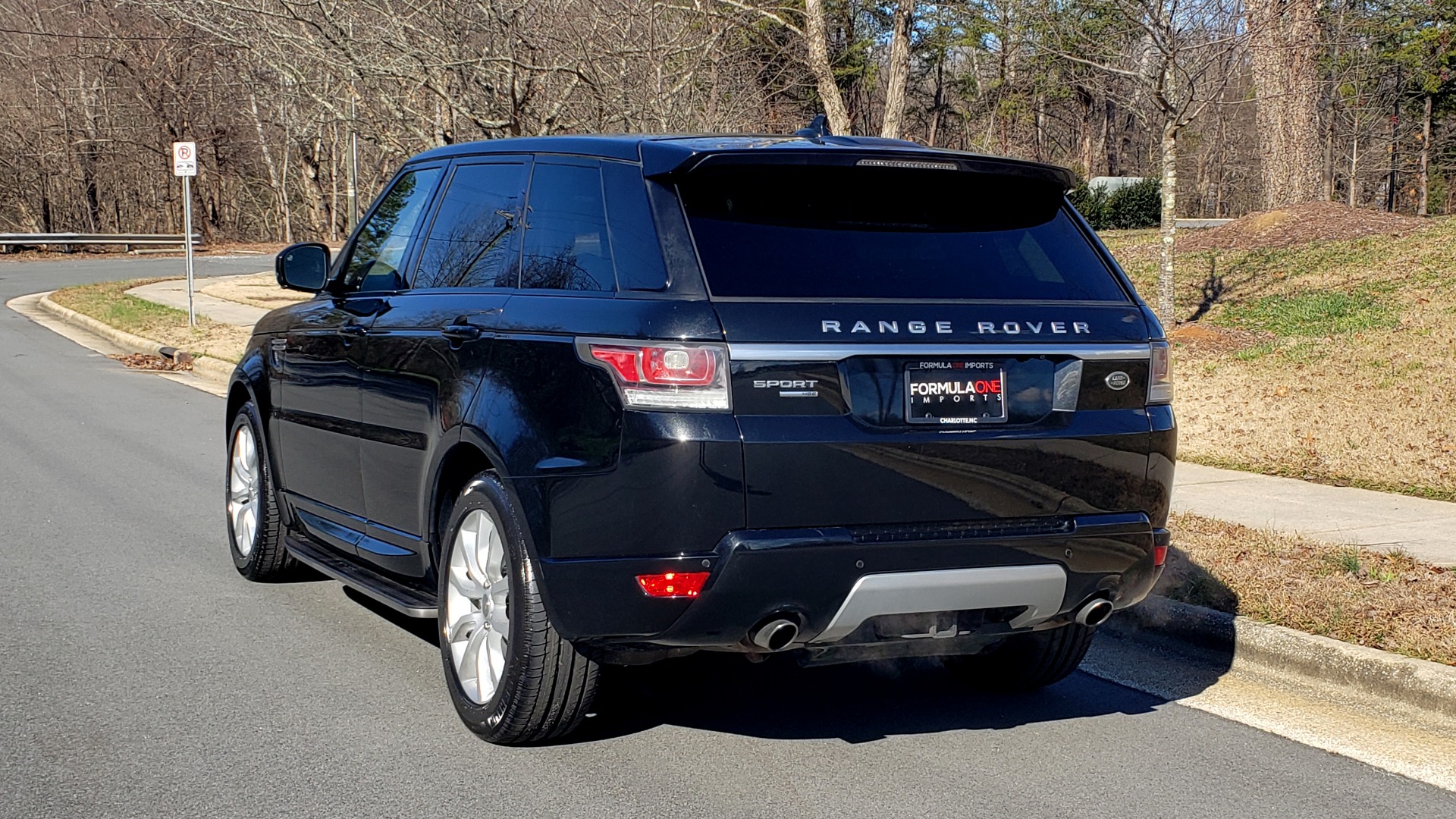 Used 2015 Land Rover RANGE ROVER HSE / 3.0L SC V6 / 8-SPD AUTO / NAV / PANO ROOF / REARVIEW for sale $38,999 at Formula Imports in Charlotte NC 28227 4
