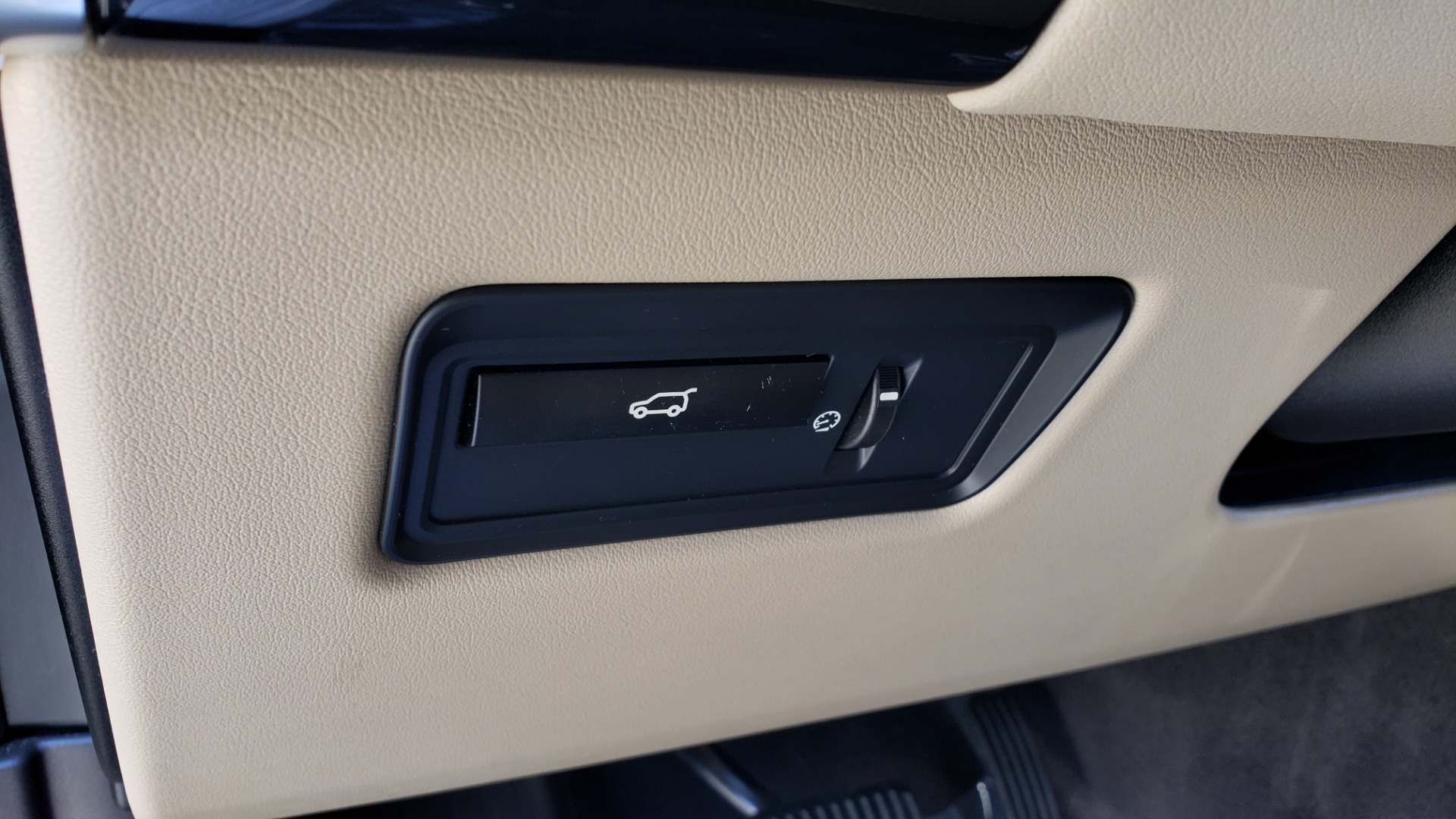 Used 2015 Land Rover RANGE ROVER SPORT HSE / 3.0L SC V6 / 8-SPD AUTO / NAV / PANO-ROOF / REARVIEW for sale Sold at Formula Imports in Charlotte NC 28227 45