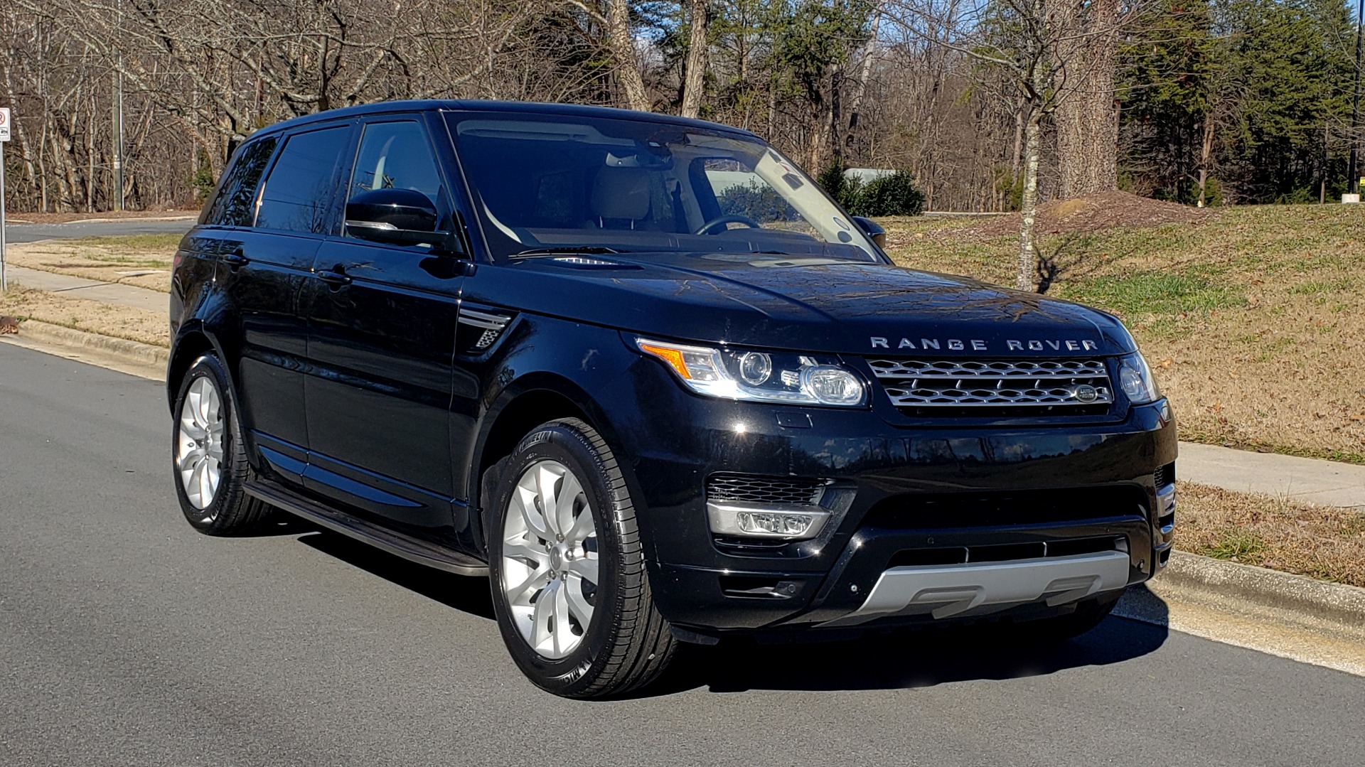 Used 2015 Land Rover RANGE ROVER SPORT HSE / 3.0L SC V6 / 8-SPD AUTO / NAV / PANO-ROOF / REARVIEW for sale Sold at Formula Imports in Charlotte NC 28227 5