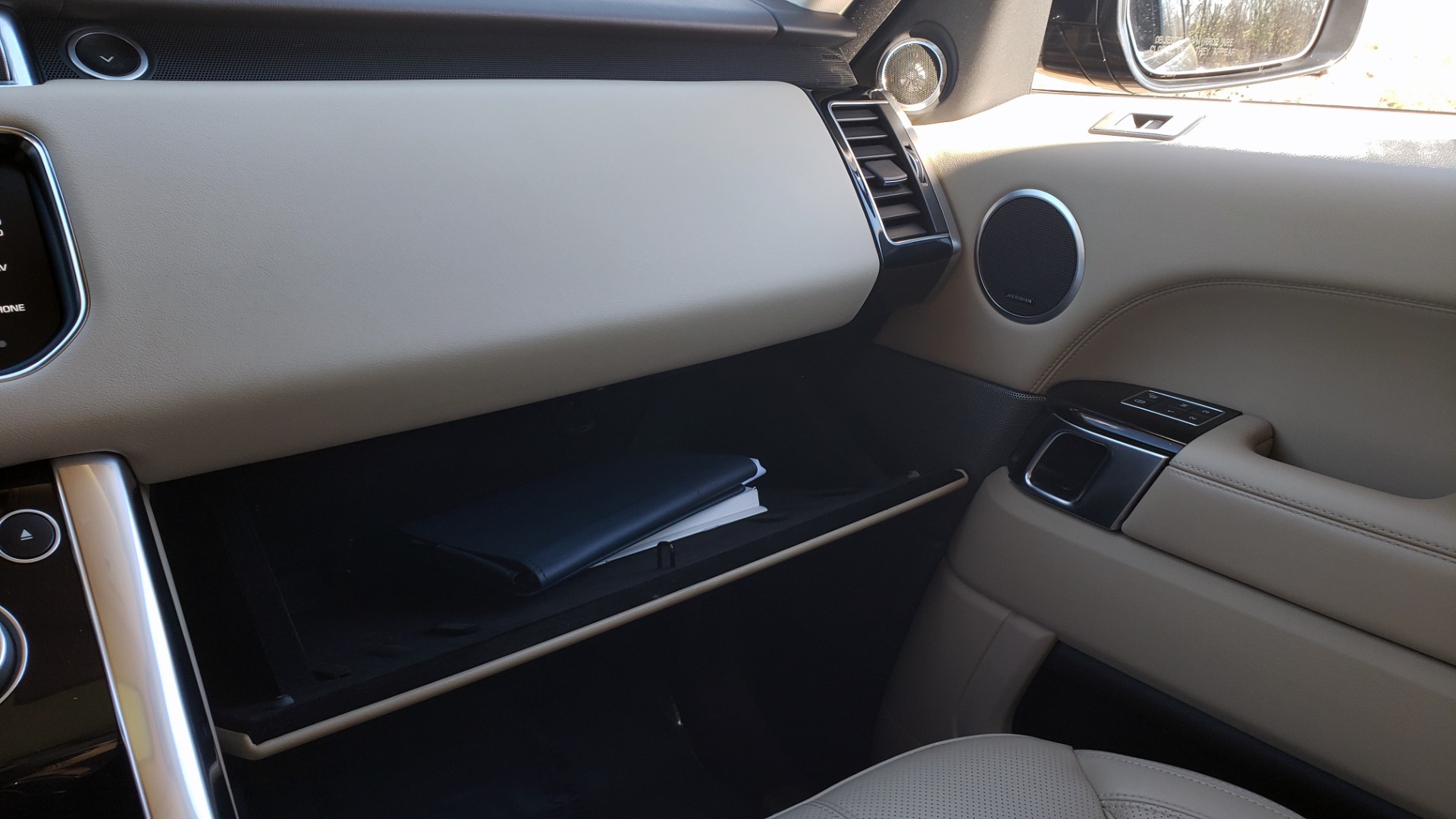 Used 2015 Land Rover RANGE ROVER SPORT HSE / 3.0L SC V6 / 8-SPD AUTO / NAV / PANO-ROOF / REARVIEW for sale Sold at Formula Imports in Charlotte NC 28227 57