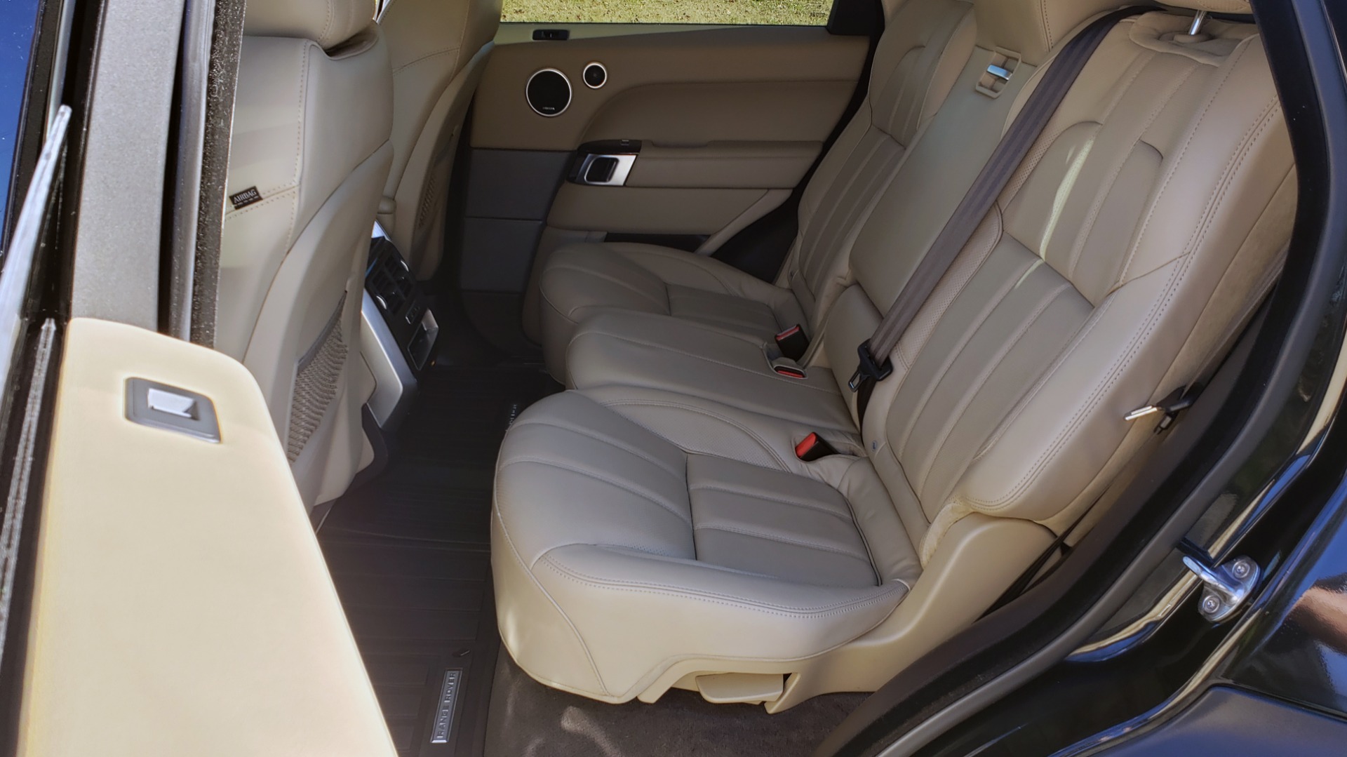 Used 2015 Land Rover RANGE ROVER SPORT HSE / 3.0L SC V6 / 8-SPD AUTO / NAV / PANO-ROOF / REARVIEW for sale Sold at Formula Imports in Charlotte NC 28227 68