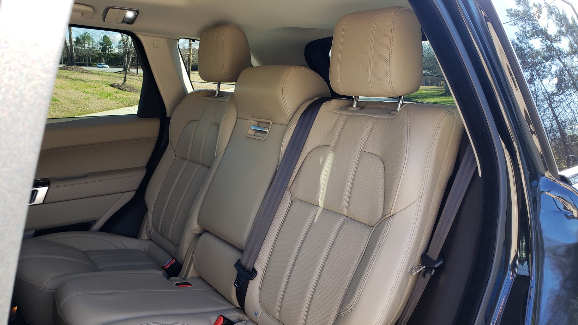 Used 2015 Land Rover RANGE ROVER SPORT HSE / 3.0L SC V6 / 8-SPD AUTO / NAV / PANO-ROOF / REARVIEW for sale Sold at Formula Imports in Charlotte NC 28227 69