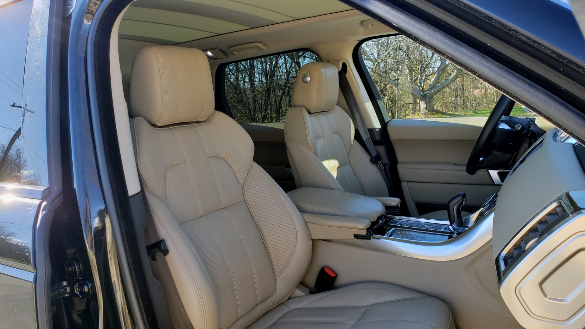 Used 2015 Land Rover RANGE ROVER SPORT HSE / 3.0L SC V6 / 8-SPD AUTO / NAV / PANO-ROOF / REARVIEW for sale Sold at Formula Imports in Charlotte NC 28227 76