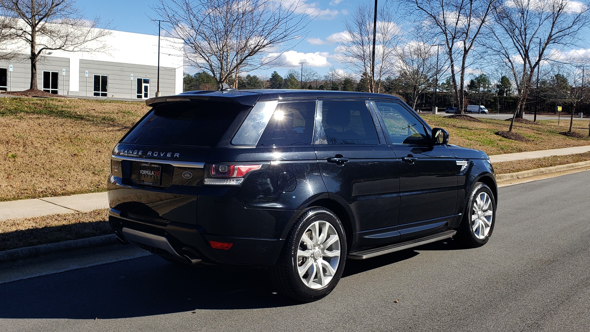 Used 2015 Land Rover RANGE ROVER SPORT HSE / 3.0L SC V6 / 8-SPD AUTO / NAV / PANO-ROOF / REARVIEW for sale Sold at Formula Imports in Charlotte NC 28227 8