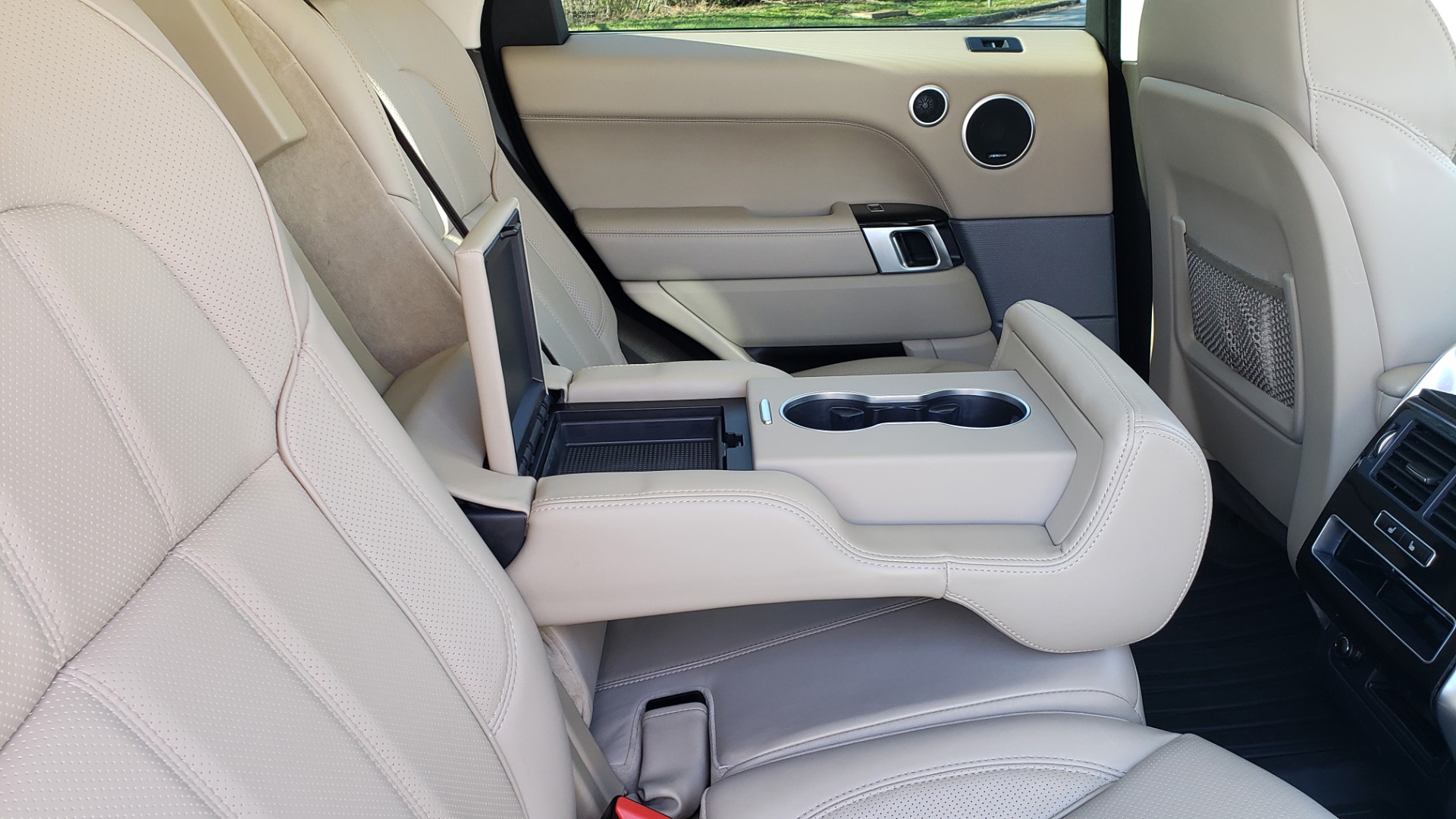 Used 2015 Land Rover RANGE ROVER SPORT HSE / 3.0L SC V6 / 8-SPD AUTO / NAV / PANO-ROOF / REARVIEW for sale Sold at Formula Imports in Charlotte NC 28227 81