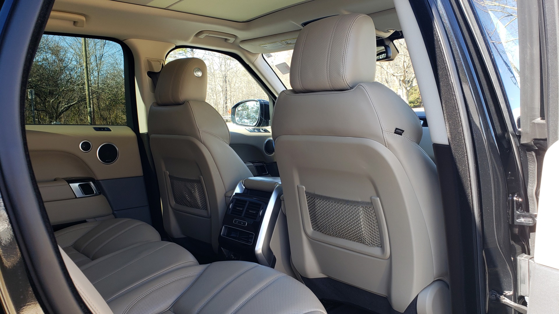 Used 2015 Land Rover RANGE ROVER SPORT HSE / 3.0L SC V6 / 8-SPD AUTO / NAV / PANO-ROOF / REARVIEW for sale Sold at Formula Imports in Charlotte NC 28227 82