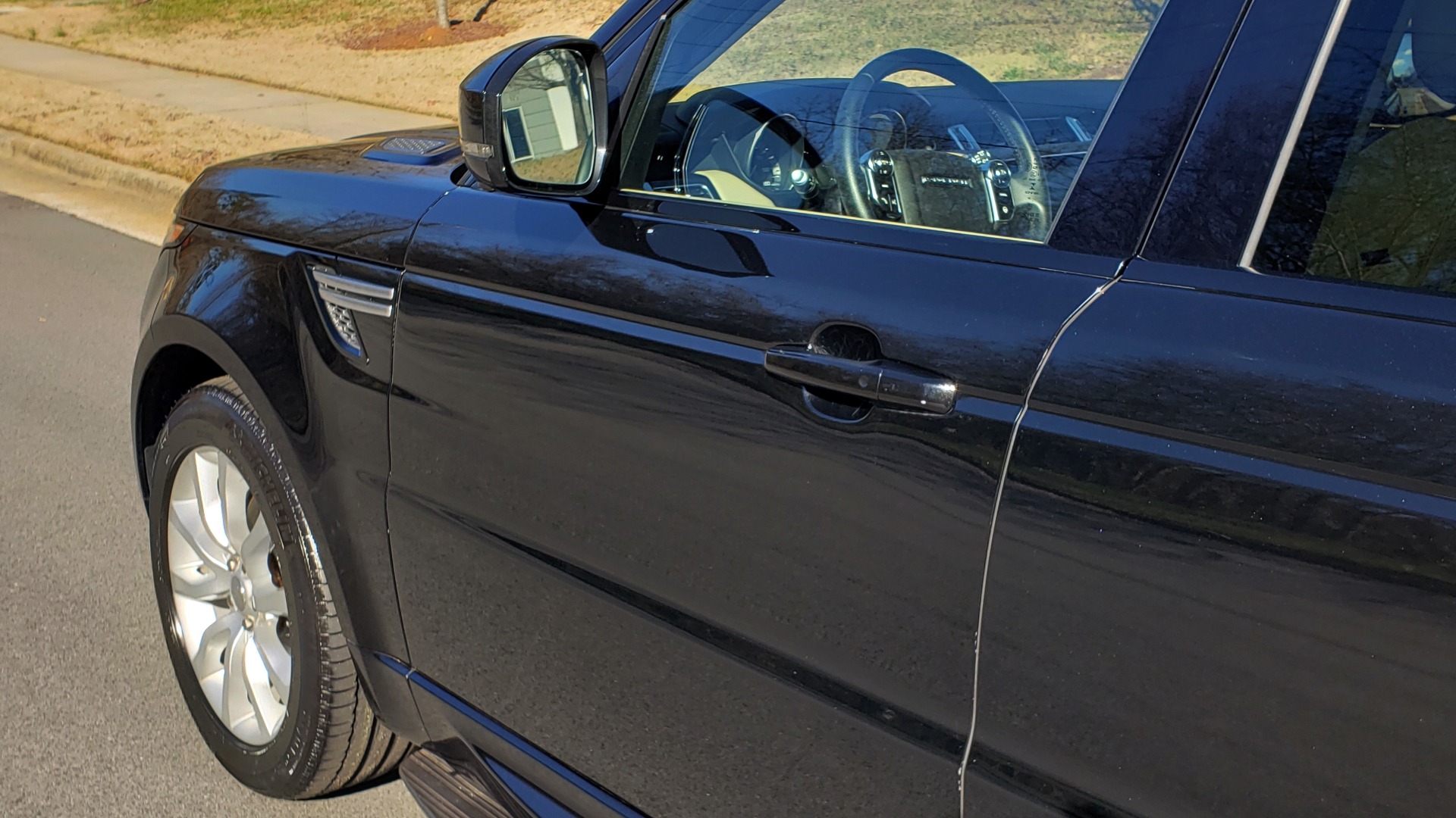 Used 2015 Land Rover RANGE ROVER SPORT HSE / 3.0L SC V6 / 8-SPD AUTO / NAV / PANO-ROOF / REARVIEW for sale Sold at Formula Imports in Charlotte NC 28227 9