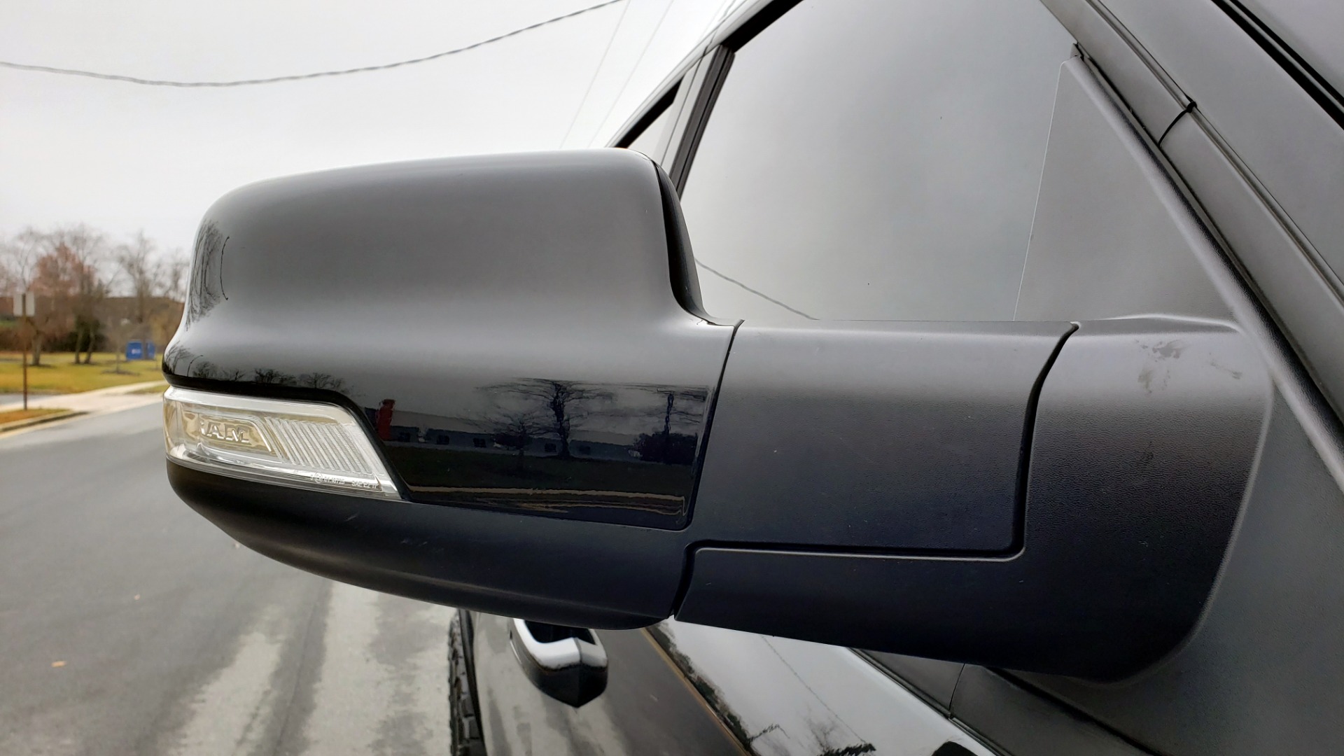 Used 2019 Ram 1500 LARAMIE SPORT / 2WD / 5.7L HEMI / NAV / BLIND SPOT / HTD STS / REARVIEW for sale Sold at Formula Imports in Charlotte NC 28227 40