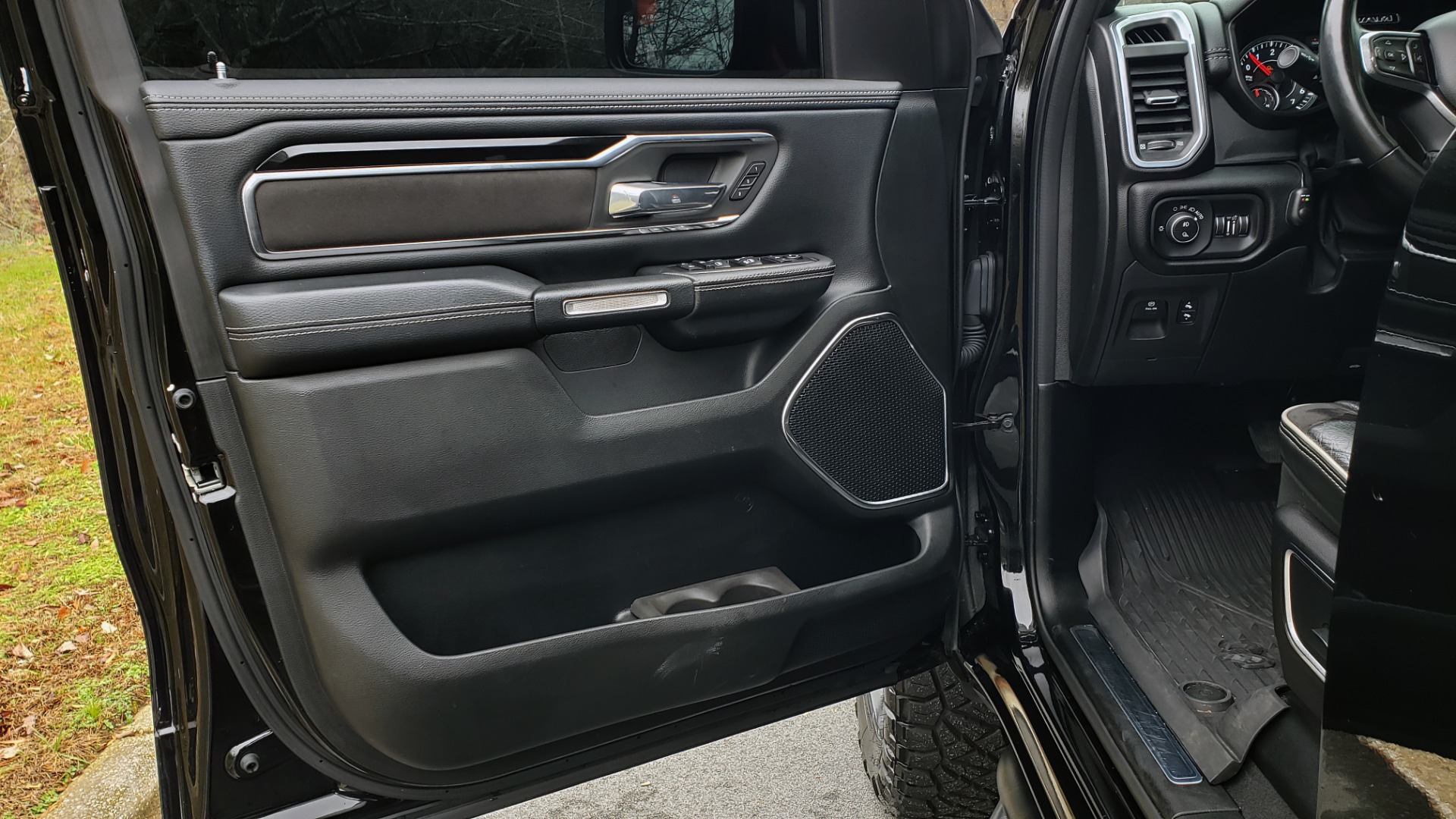 Used 2019 Ram 1500 LARAMIE SPORT / 2WD / 5.7L HEMI / NAV / BLIND SPOT / HTD STS / REARVIEW for sale Sold at Formula Imports in Charlotte NC 28227 42