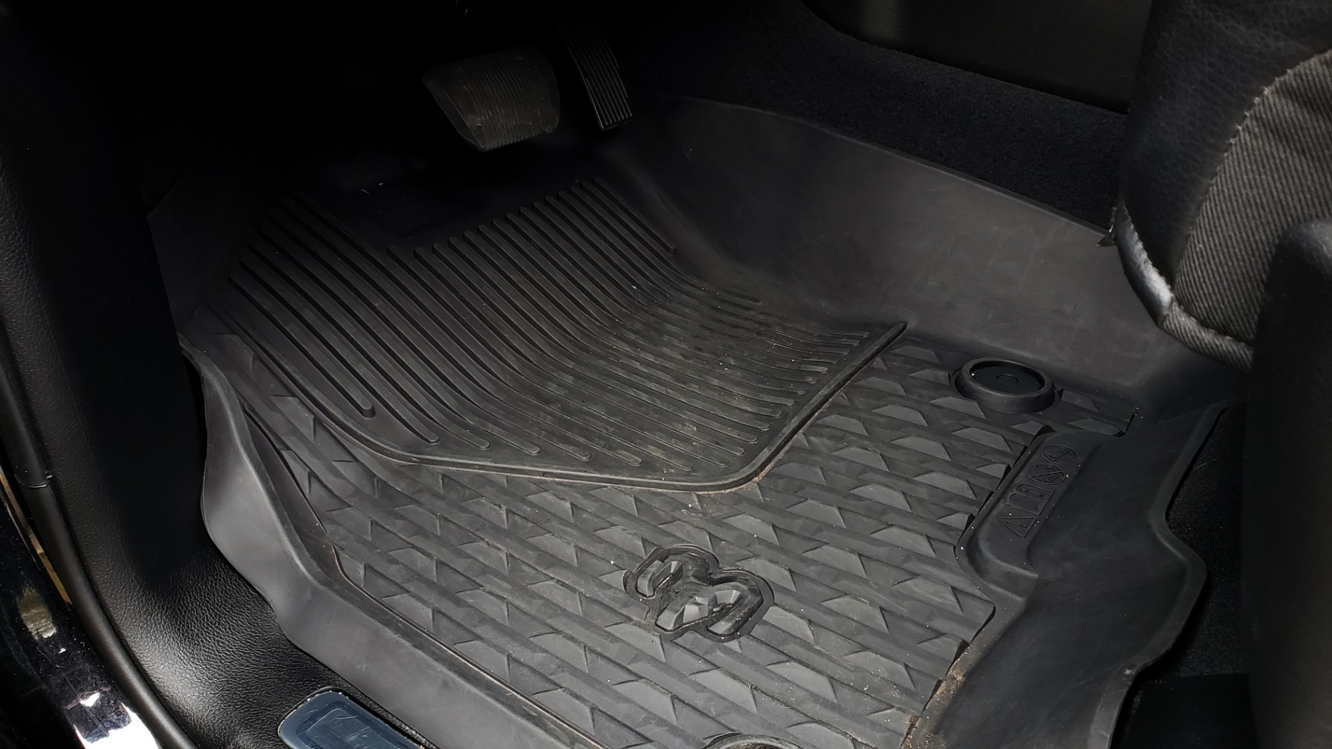 Used 2019 Ram 1500 LARAMIE SPORT / 2WD / 5.7L HEMI / NAV / BLIND SPOT / HTD STS / REARVIEW for sale Sold at Formula Imports in Charlotte NC 28227 50
