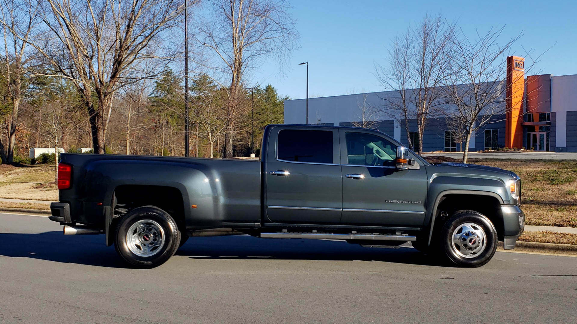 Used 2018 GMC SIERRA 3500HD DENALI 4X4 DUALLY / 6.6L DURAMAX PLUS / NAV / SUNROOF / REARVIEW for sale Sold at Formula Imports in Charlotte NC 28227 6