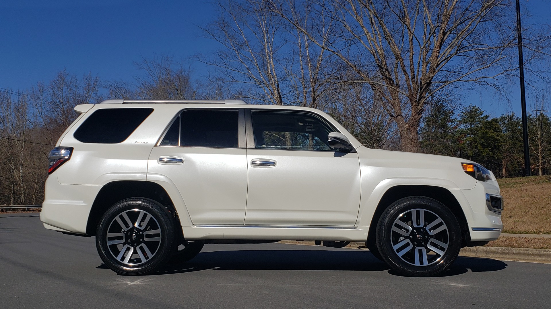 Used 2018 Toyota 4RUNNER LIMITED 4X4 / 4.0L V6 / AUTO / NAV / SUNROOF / JBL AUDIO / REARVIEW for sale Sold at Formula Imports in Charlotte NC 28227 5