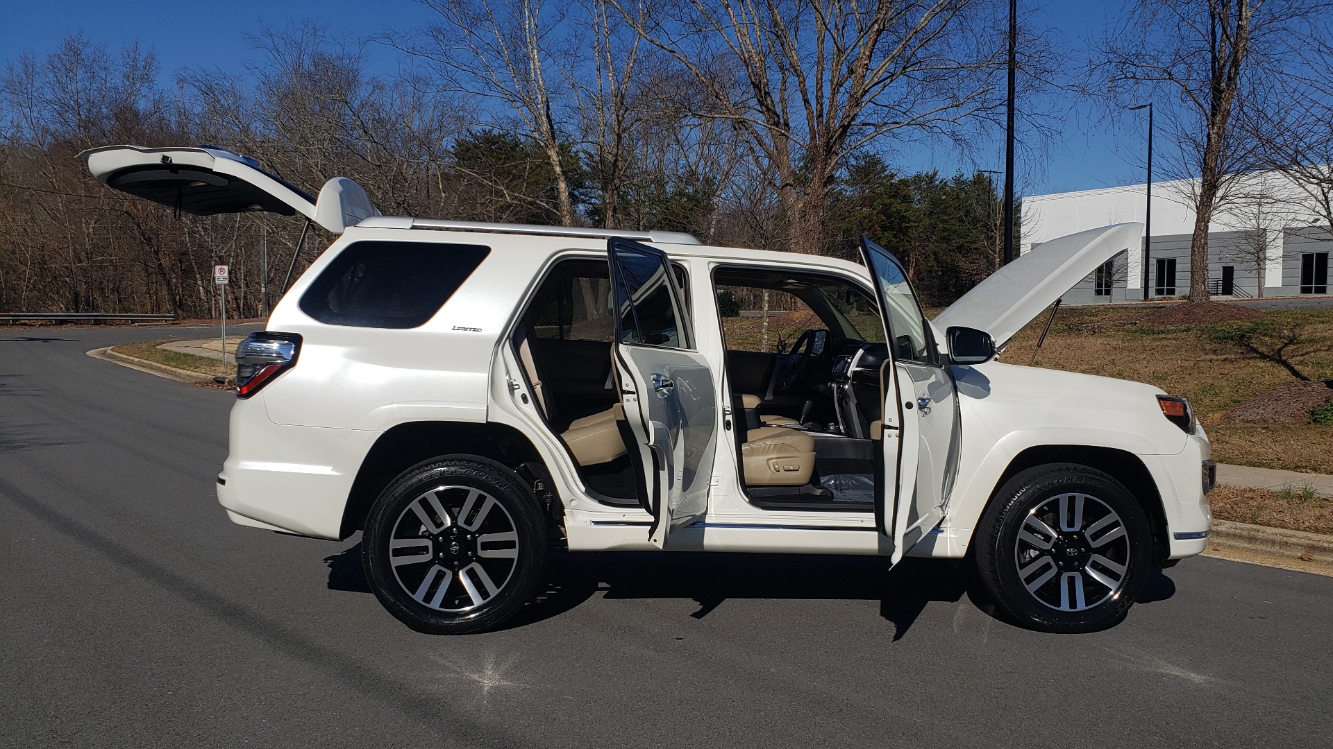 Used 2018 Toyota 4RUNNER LIMITED 4X4 / 4.0L V6 / AUTO / NAV / SUNROOF / JBL AUDIO / REARVIEW for sale Sold at Formula Imports in Charlotte NC 28227 9