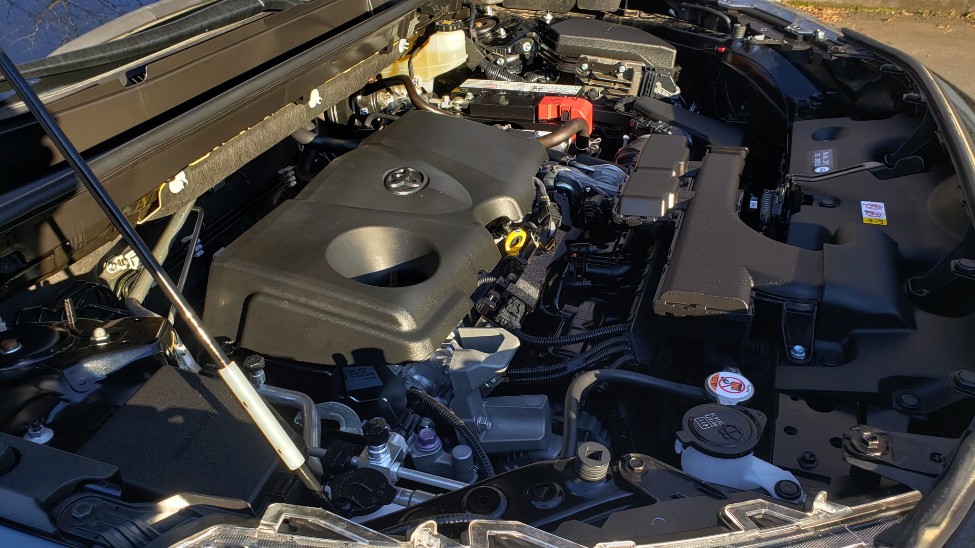 Used 2019 Toyota RAV4 LE / 2.5L I4 / 8-SPEED AUTO / LTA / PCS / RSA / REARVIEW for sale Sold at Formula Imports in Charlotte NC 28227 11