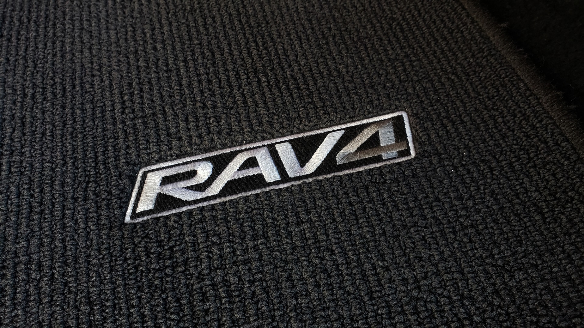 Used 2019 Toyota RAV4 LE / 2.5L I4 / 8-SPEED AUTO / LTA / PCS / RSA / REARVIEW for sale Sold at Formula Imports in Charlotte NC 28227 14