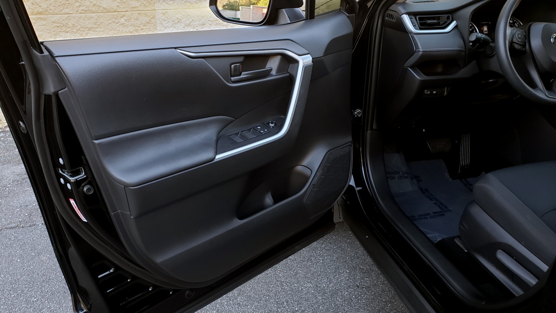 Used 2019 Toyota RAV4 LE / 2.5L I4 / 8-SPEED AUTO / LTA / PCS / RSA / REARVIEW for sale Sold at Formula Imports in Charlotte NC 28227 29
