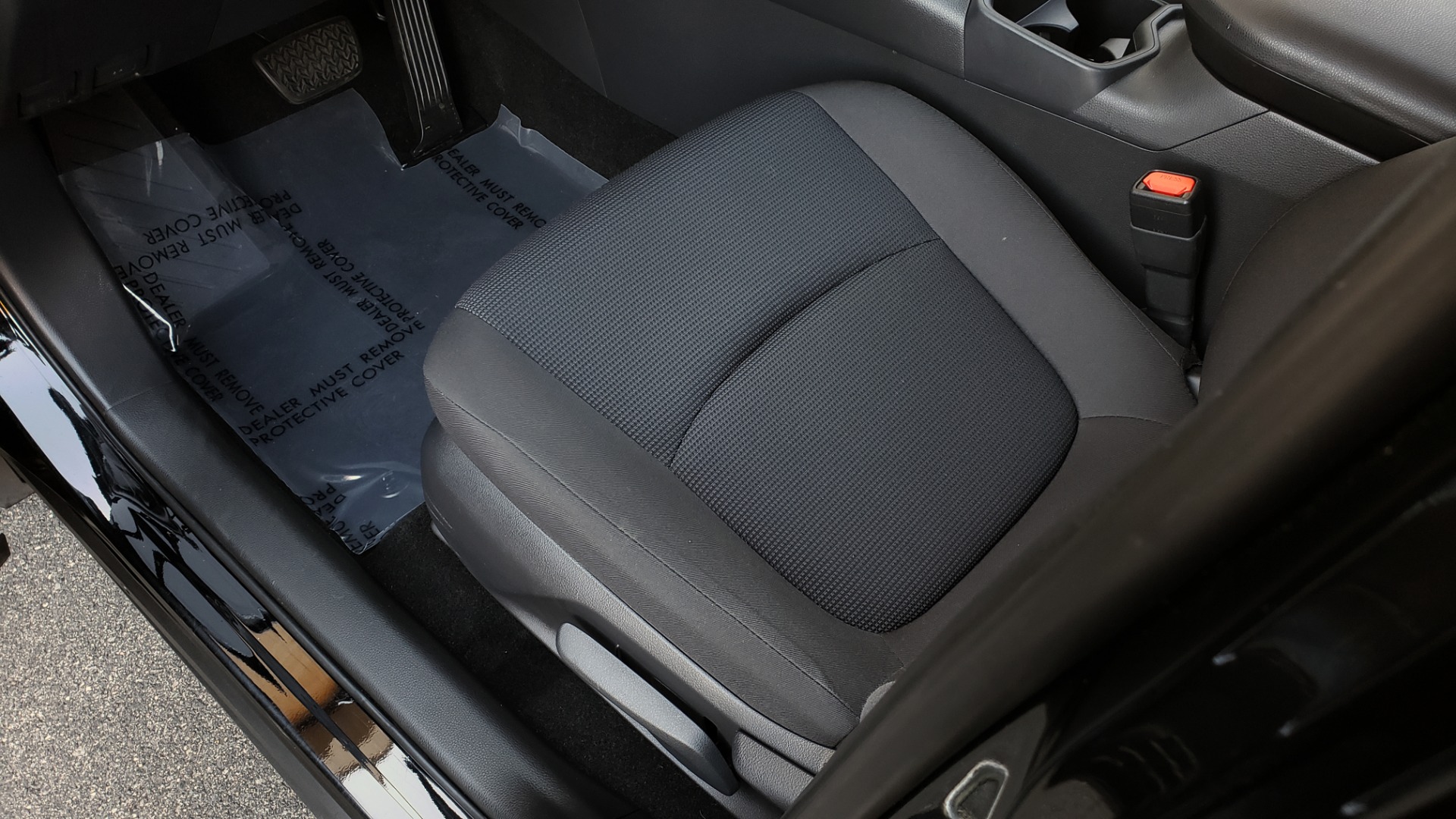 Used 2019 Toyota RAV4 LE / 2.5L I4 / 8-SPEED AUTO / LTA / PCS / RSA / REARVIEW for sale Sold at Formula Imports in Charlotte NC 28227 31