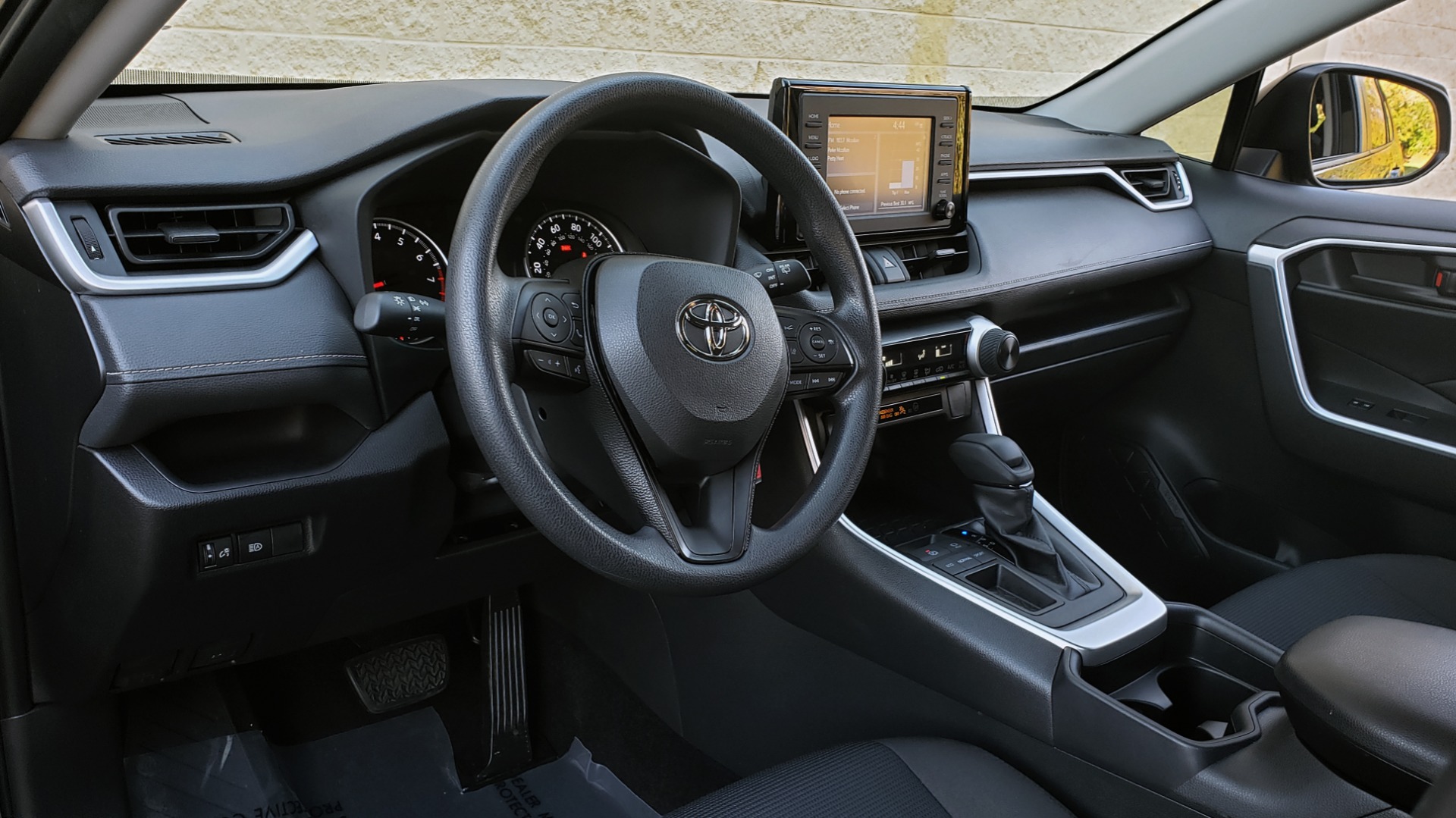 Used 2019 Toyota RAV4 LE / 2.5L I4 / 8-SPEED AUTO / LTA / PCS / RSA / REARVIEW for sale Sold at Formula Imports in Charlotte NC 28227 34
