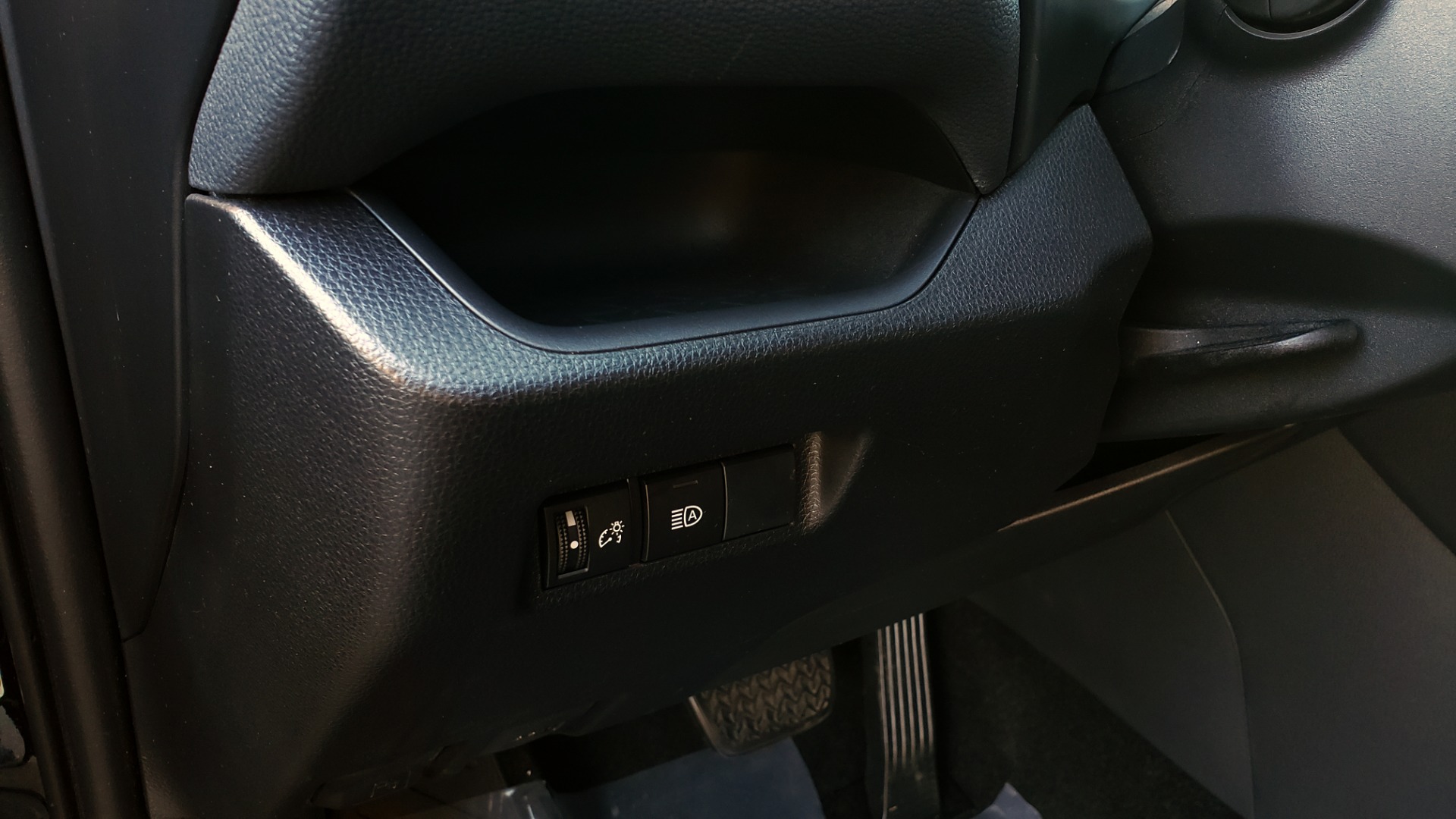Used 2019 Toyota RAV4 LE / 2.5L I4 / 8-SPEED AUTO / LTA / PCS / RSA / REARVIEW for sale Sold at Formula Imports in Charlotte NC 28227 35