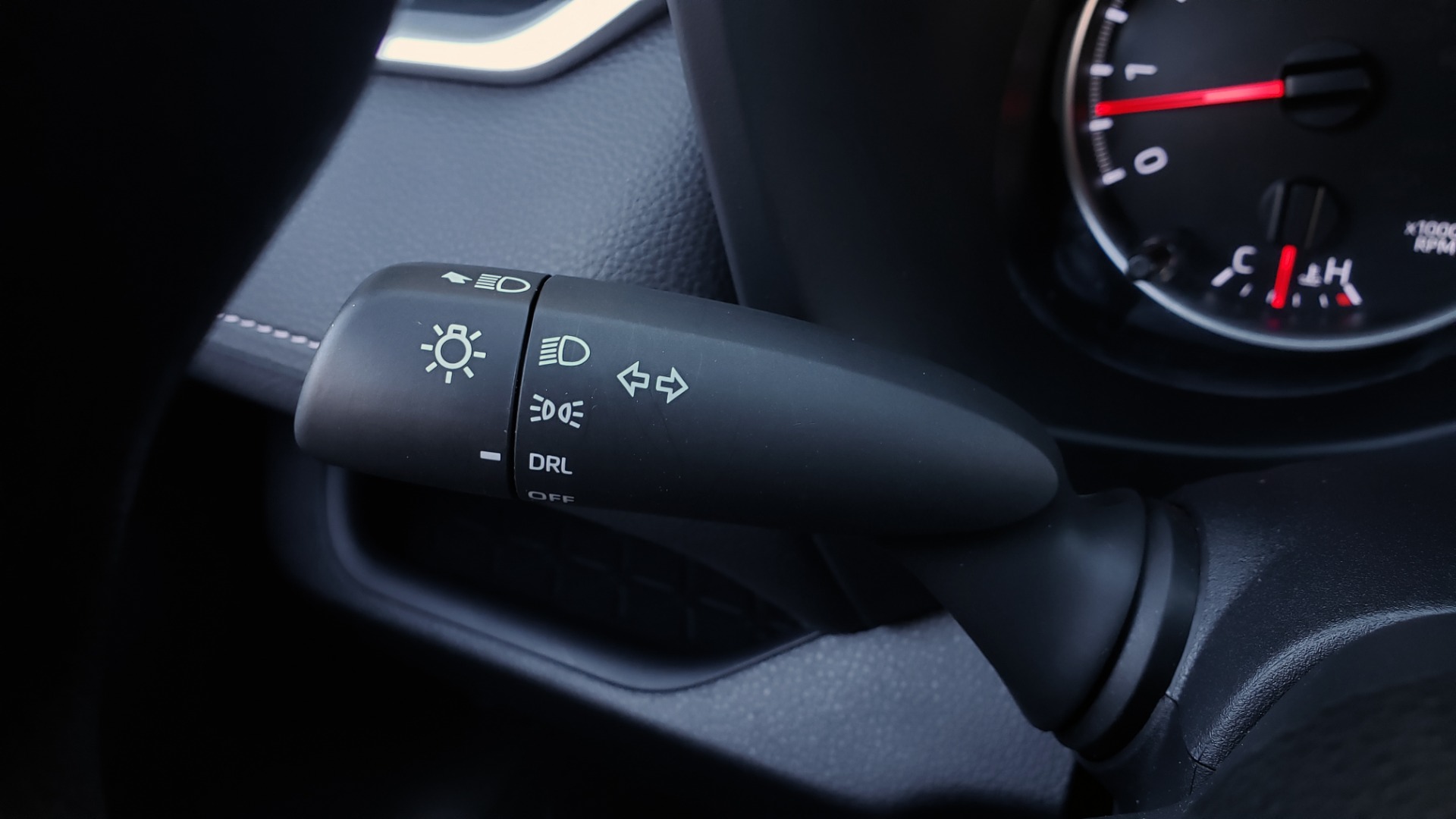 Used 2019 Toyota RAV4 LE / 2.5L I4 / 8-SPEED AUTO / LTA / PCS / RSA / REARVIEW for sale Sold at Formula Imports in Charlotte NC 28227 37