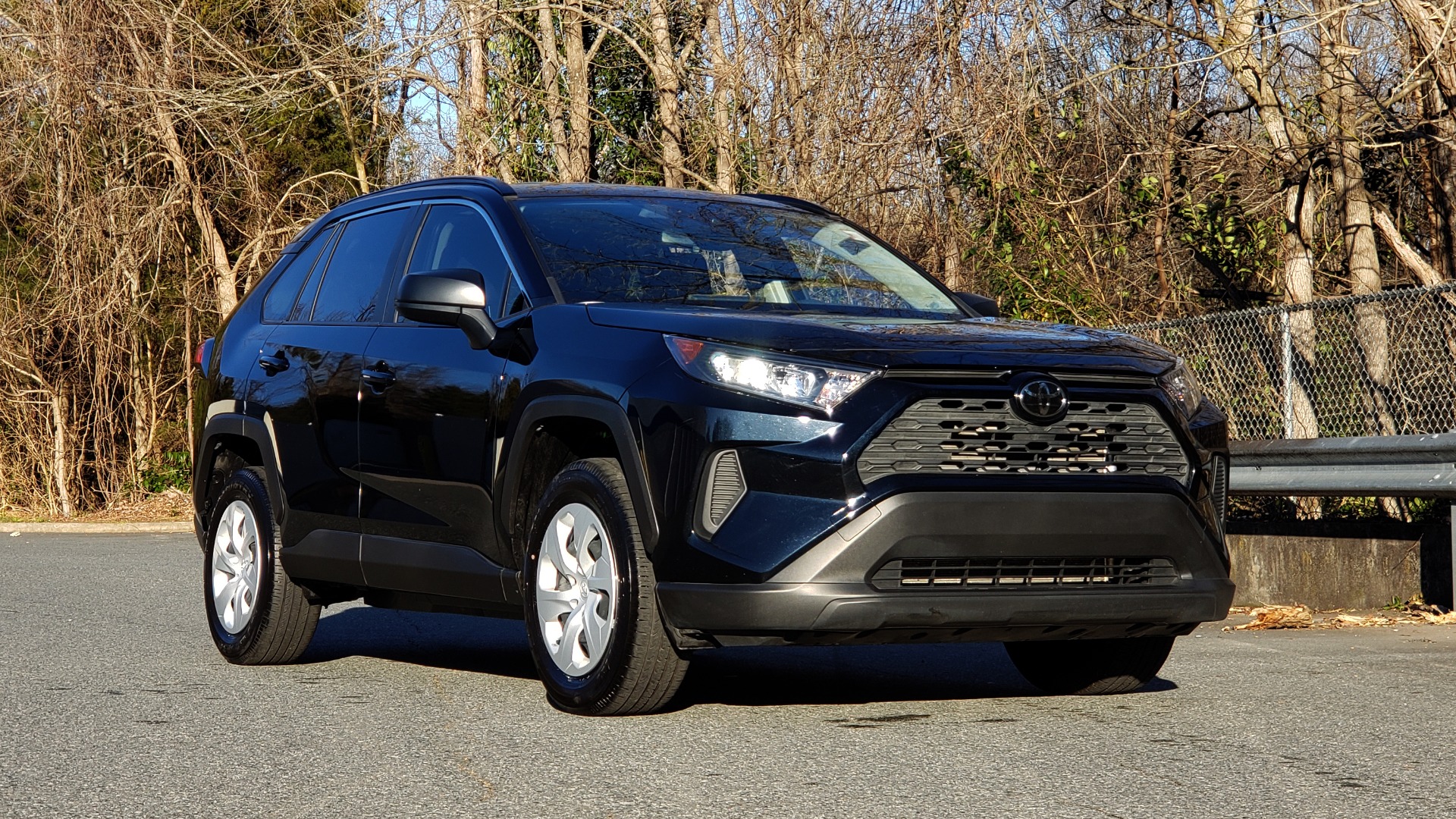 Used 2019 Toyota RAV4 LE / 2.5L I4 / 8-SPEED AUTO / LTA / PCS / RSA / REARVIEW for sale Sold at Formula Imports in Charlotte NC 28227 4