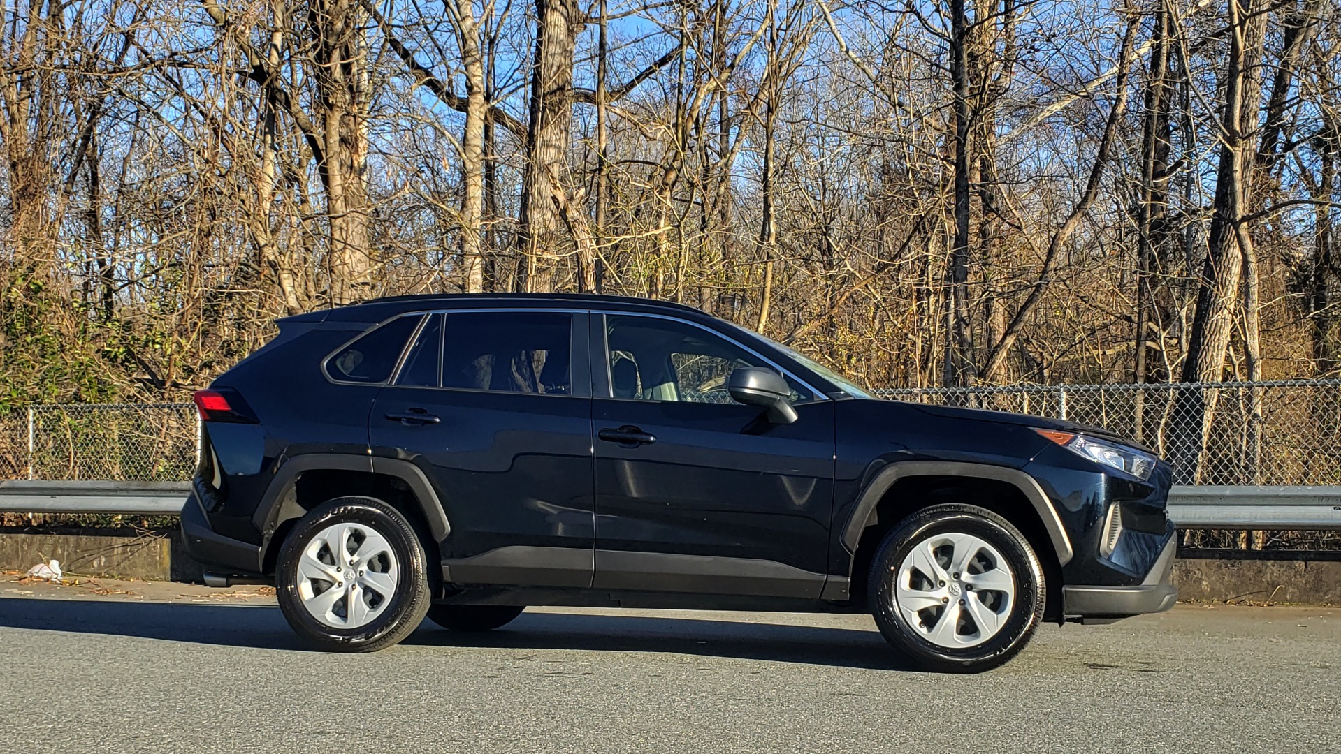 Used 2019 Toyota RAV4 LE / 2.5L I4 / 8-SPEED AUTO / LTA / PCS / RSA / REARVIEW for sale Sold at Formula Imports in Charlotte NC 28227 5