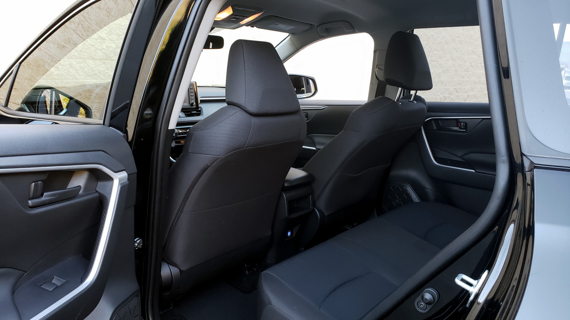 Used 2019 Toyota RAV4 LE / 2.5L I4 / 8-SPEED AUTO / LTA / PCS / RSA / REARVIEW for sale Sold at Formula Imports in Charlotte NC 28227 55