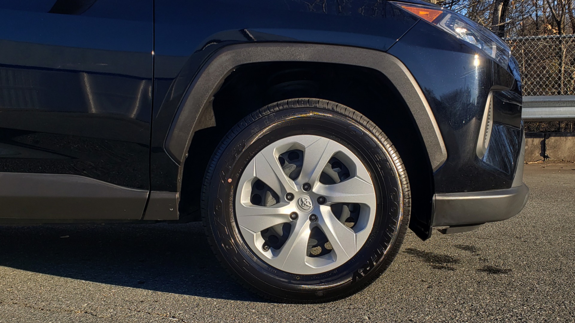 Used 2019 Toyota RAV4 LE / 2.5L I4 / 8-SPEED AUTO / LTA / PCS / RSA / REARVIEW for sale Sold at Formula Imports in Charlotte NC 28227 75