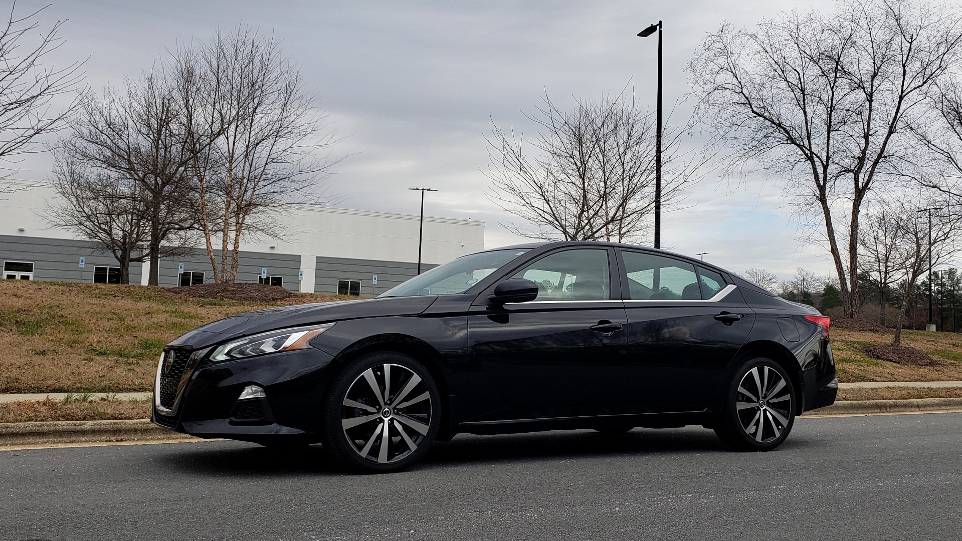 Used 2019 Nissan ALTIMA 2.5 SR PREMIUM / 2.5L / CVT TRANS / HTD STS / SUNROOF / REARVIEW for sale Sold at Formula Imports in Charlotte NC 28227 2