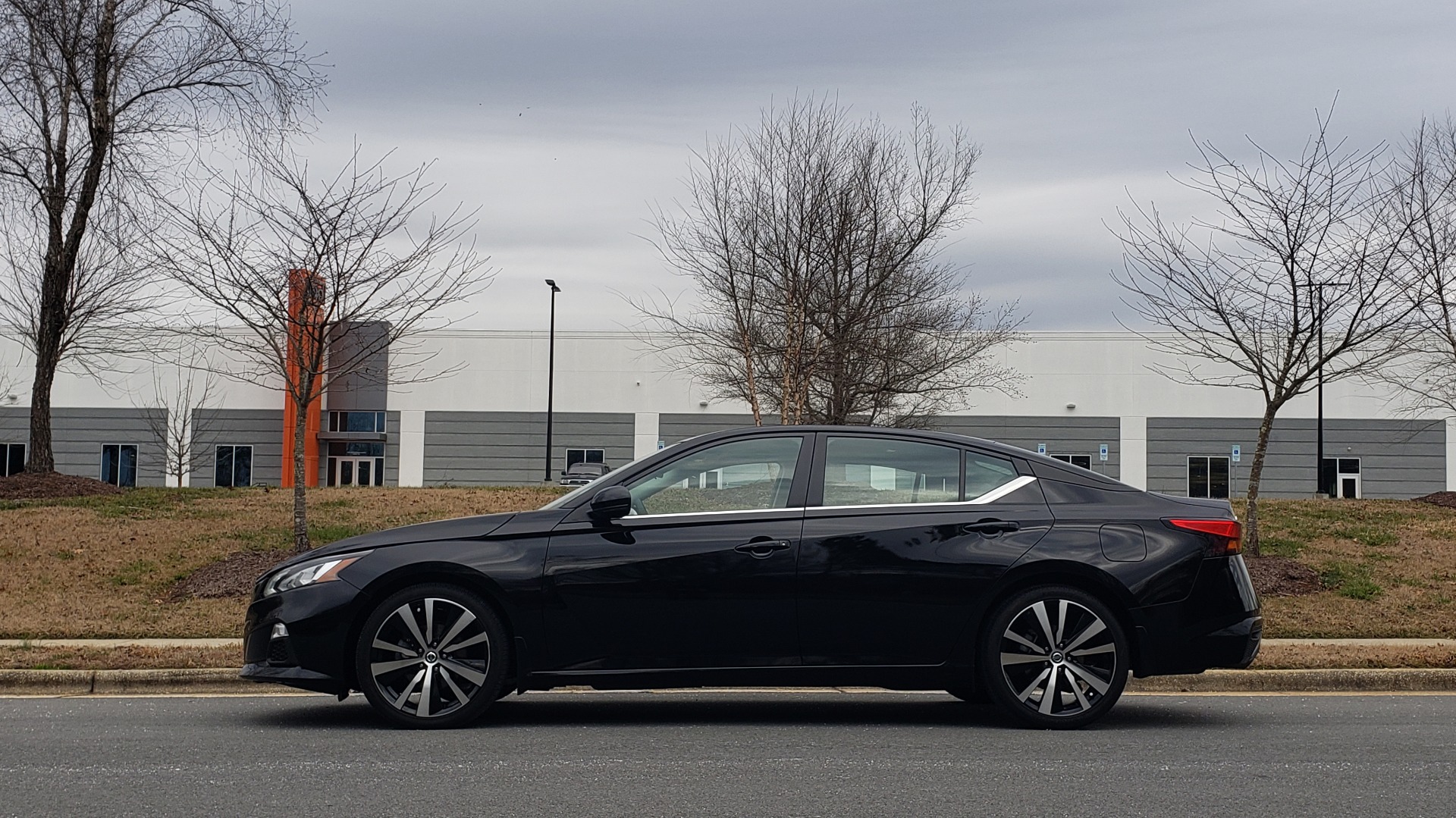 Used 2019 Nissan ALTIMA 2.5 SR PREMIUM / 2.5L / CVT TRANS / HTD STS / SUNROOF / REARVIEW for sale Sold at Formula Imports in Charlotte NC 28227 3